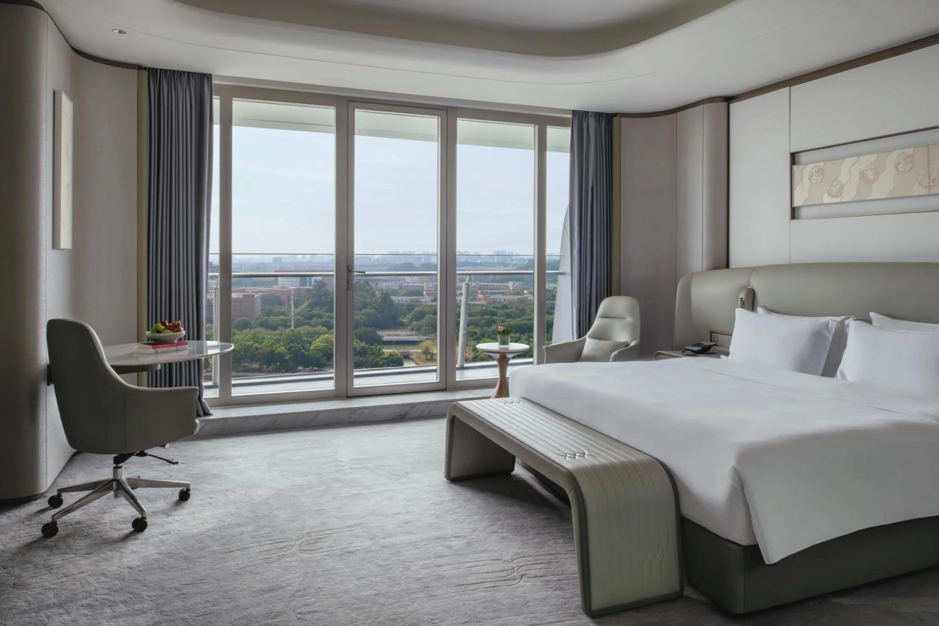 Property building, Bed in Vignette Collection The Xanadu Guangzhou, an IHG Hotel