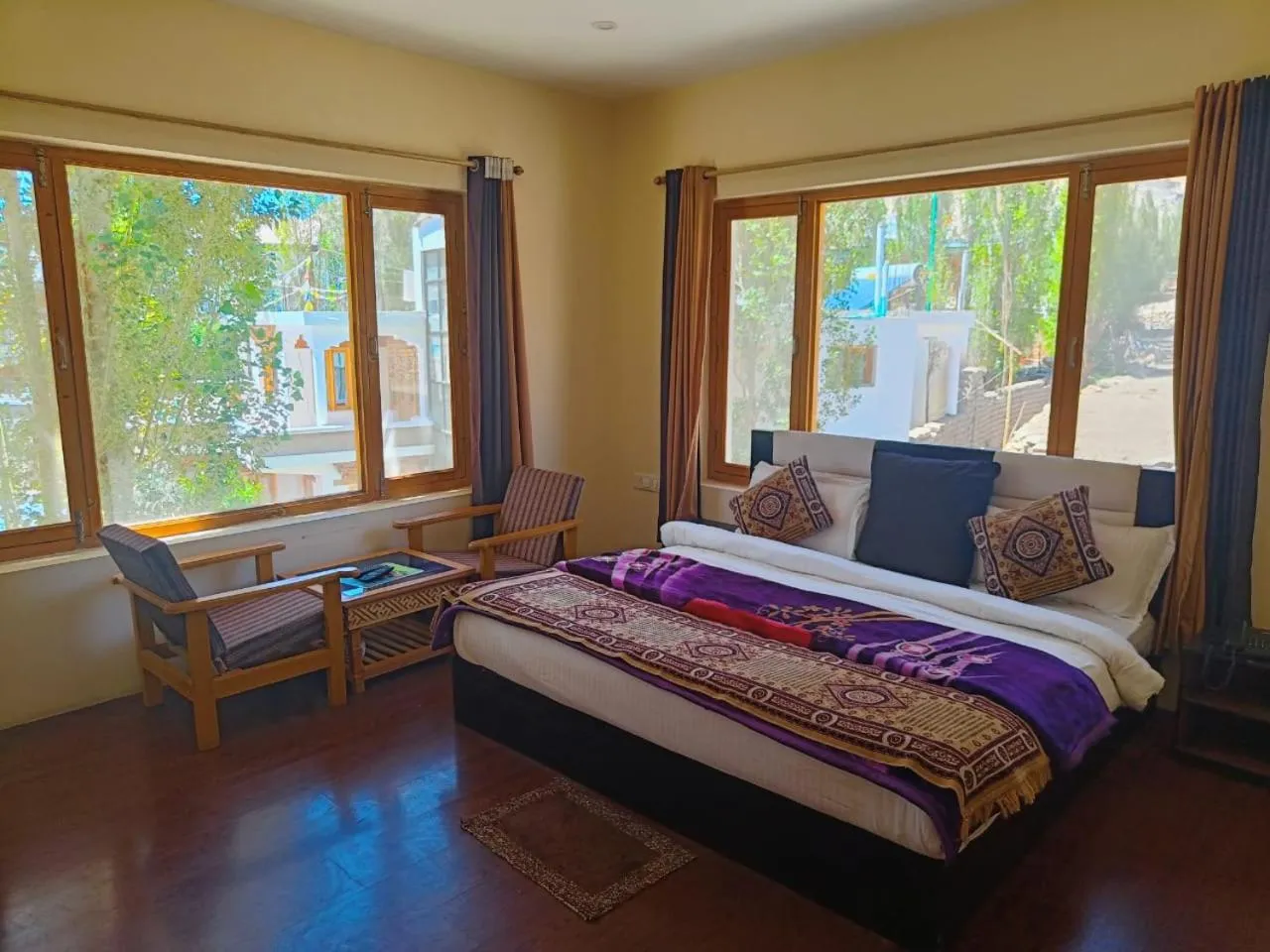 Bed in Hotel Malik Residency