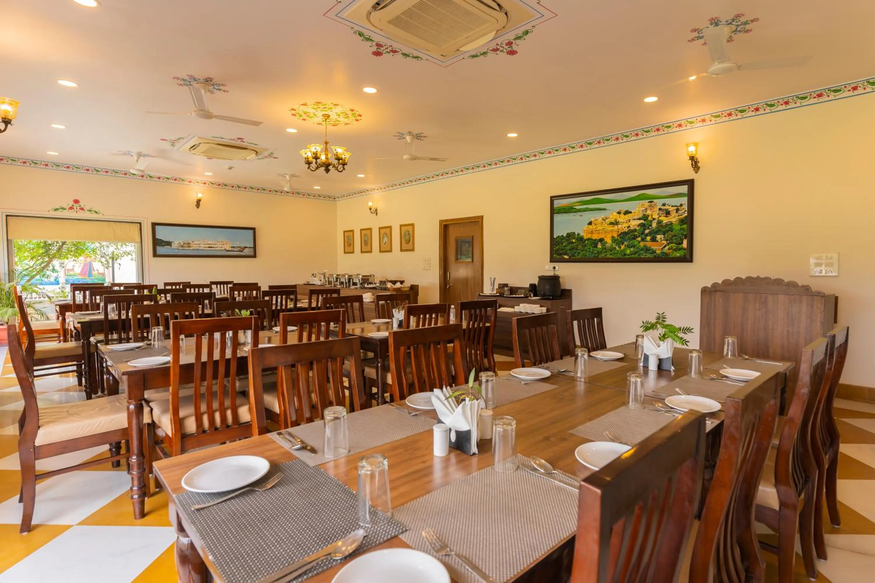 Restaurant/places to eat in Vasant Vilas