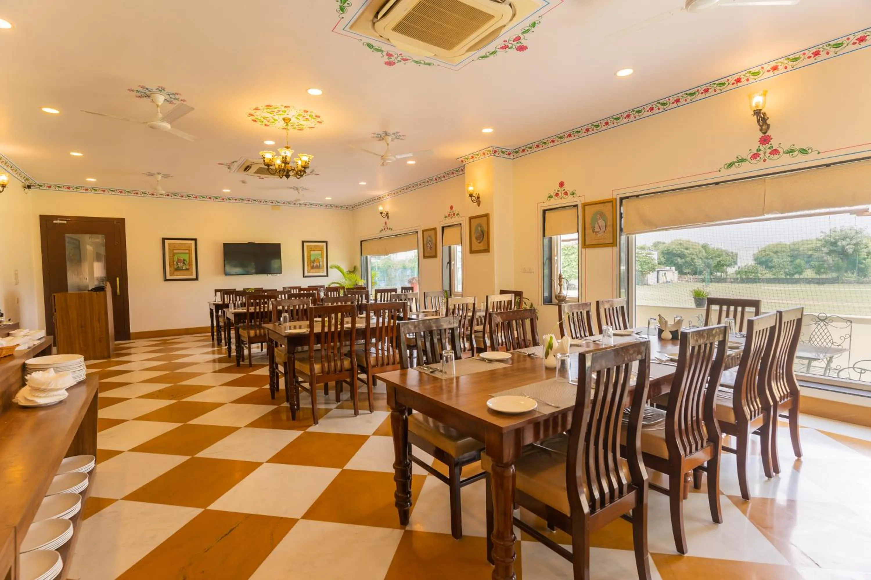 Restaurant/places to eat in Vasant Vilas