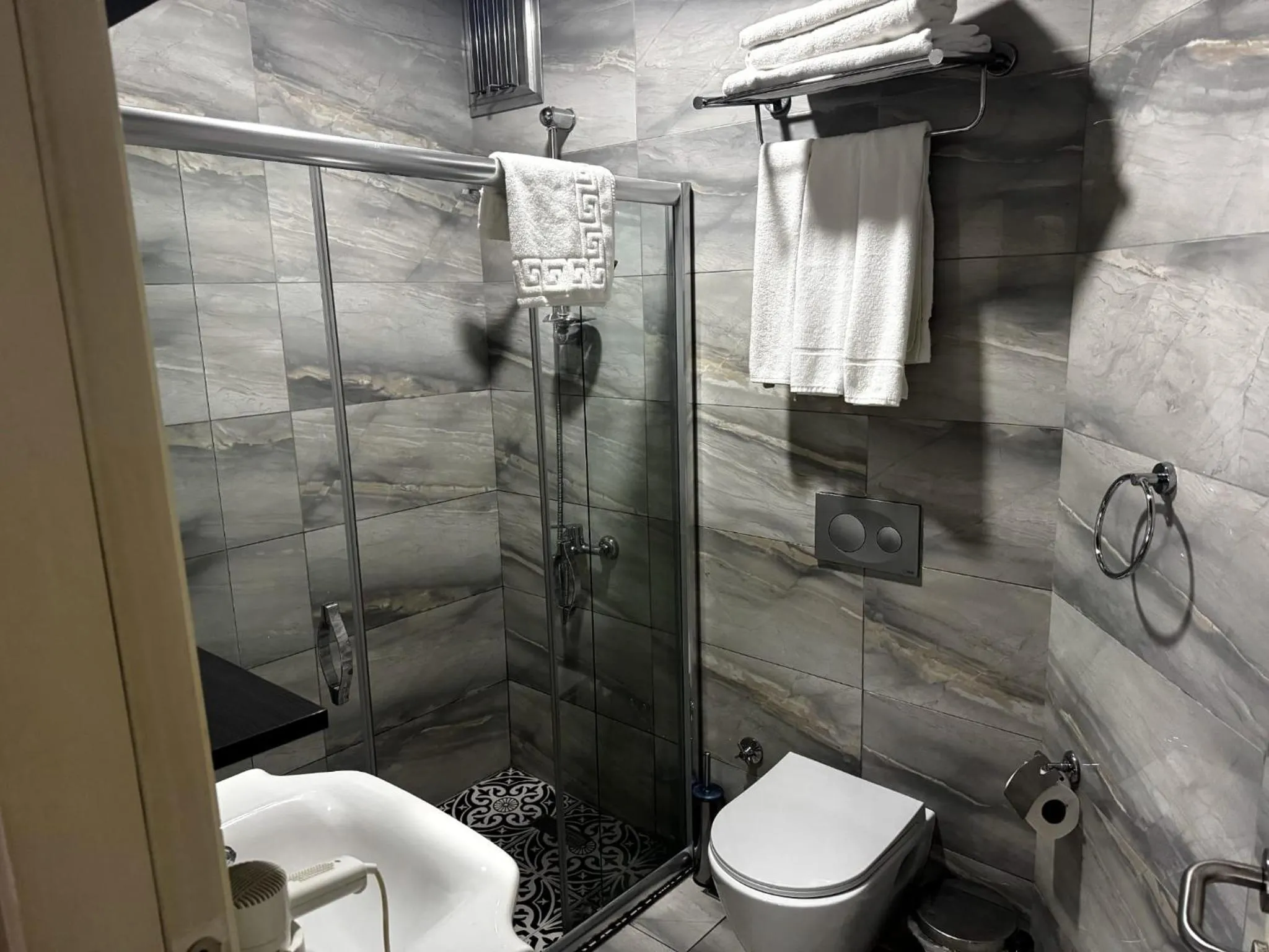 Shower in Miss City Hotel Taksim