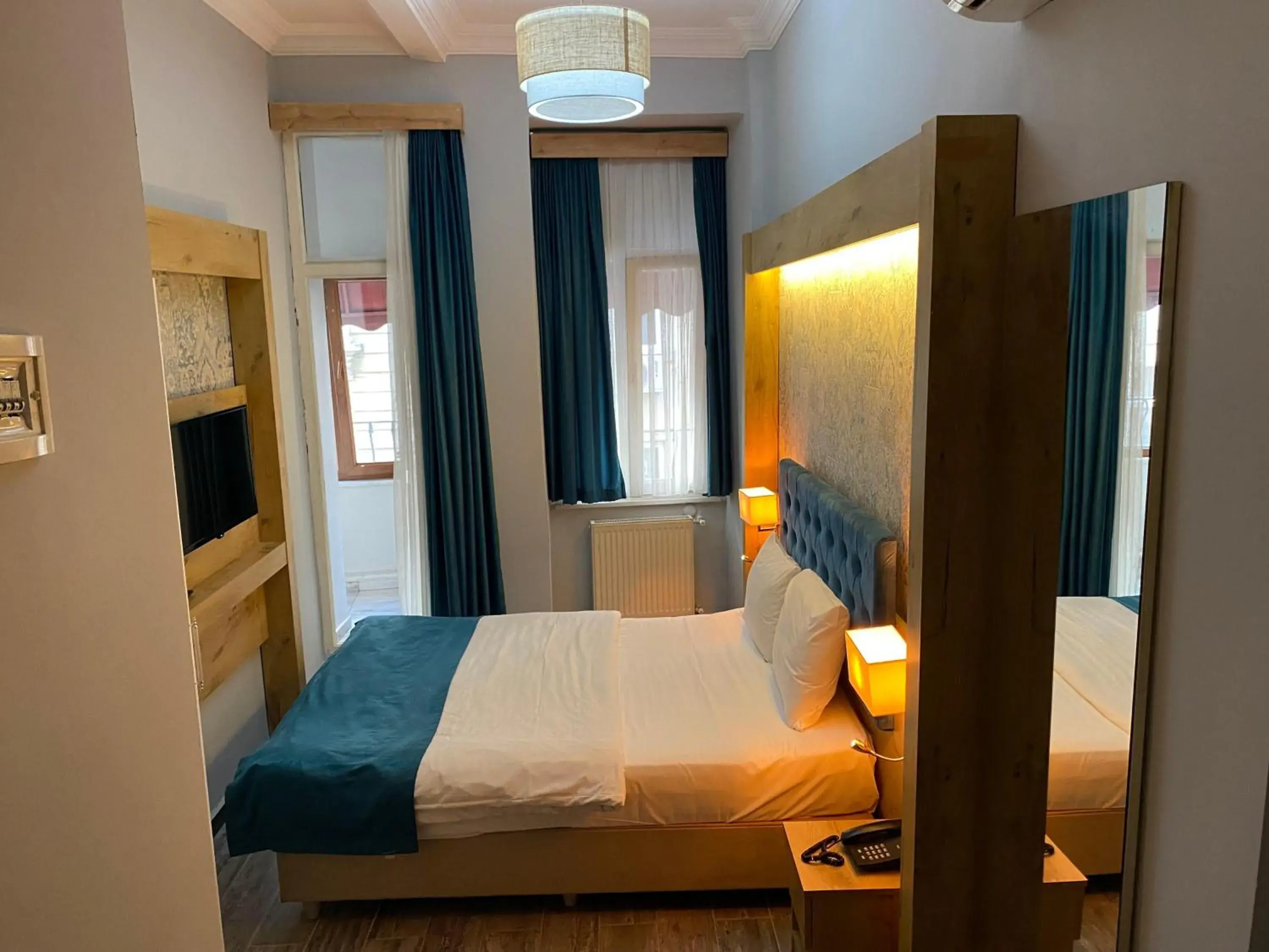 Deluxe Double Room with Balcony in Miss City Hotel Taksim Deluxe Double Room with Balcony in Miss City Hotel Taksim