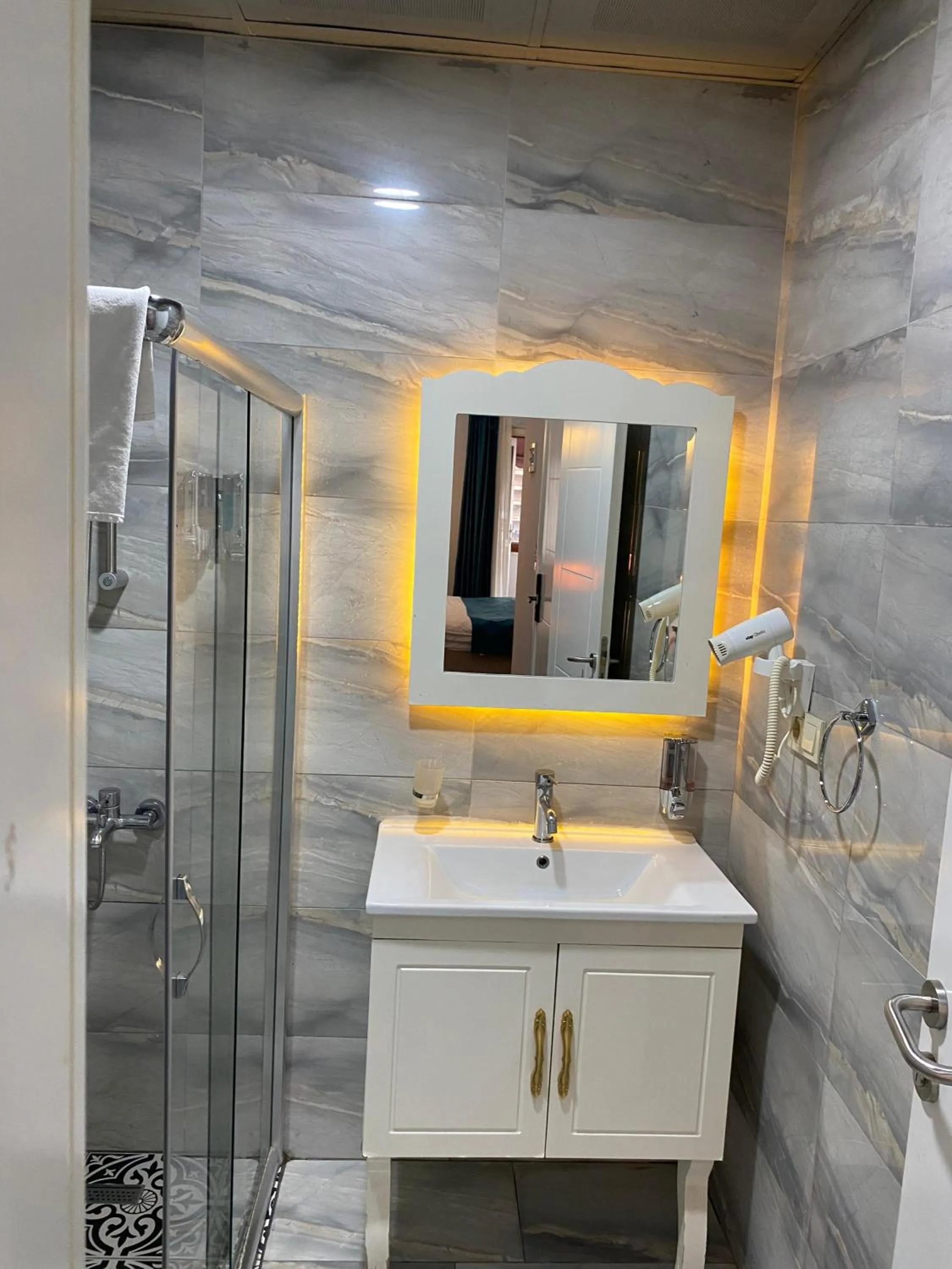 Shower in Miss City Hotel Taksim