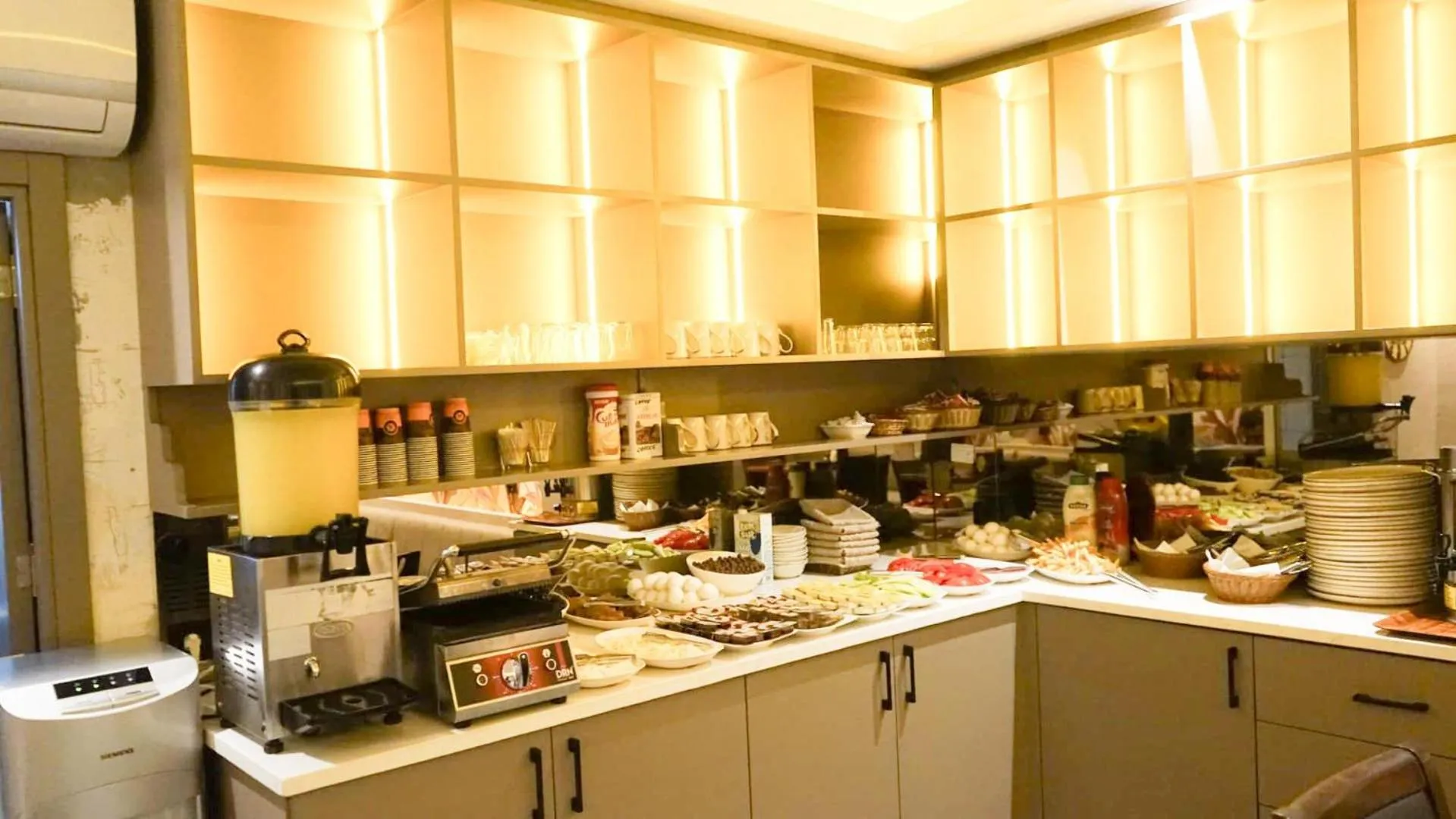 Buffet breakfast in Miss City Hotel Taksim