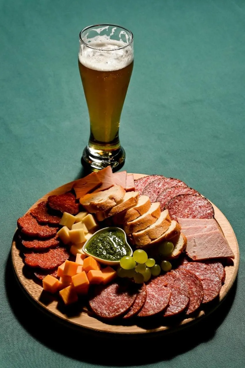 Restaurant/places to eat in Hill Hotel