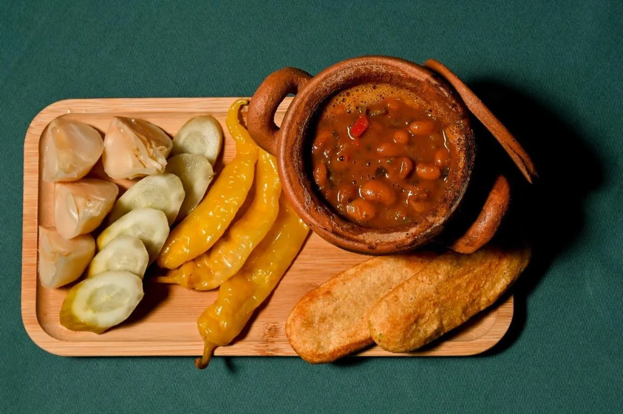 Restaurant/places to eat in Hill Hotel