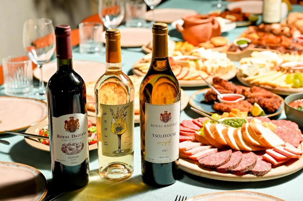 Restaurant/places to eat in Hill Hotel