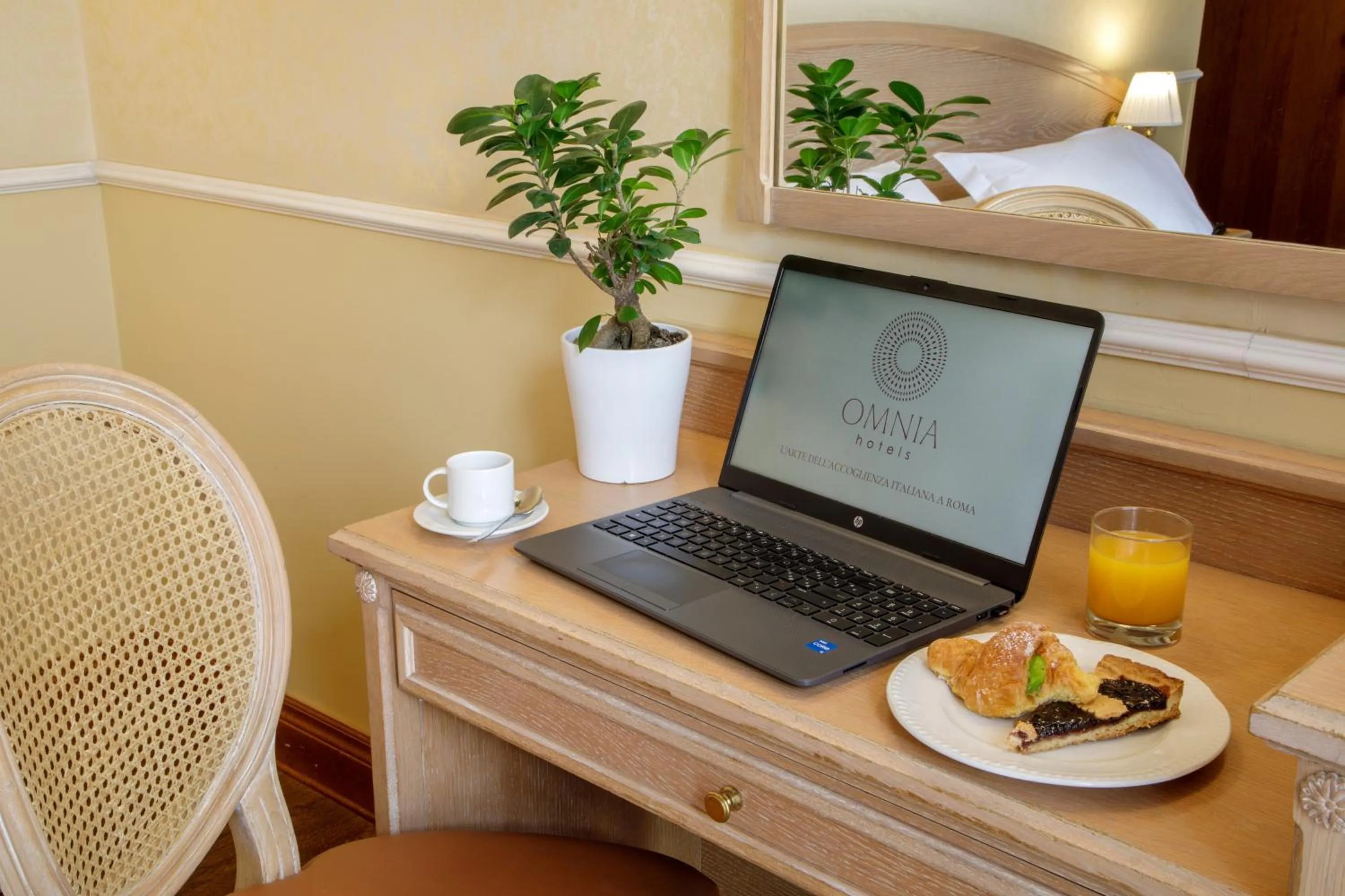 Bed in Hotel Santa Costanza by OMNIA hotels