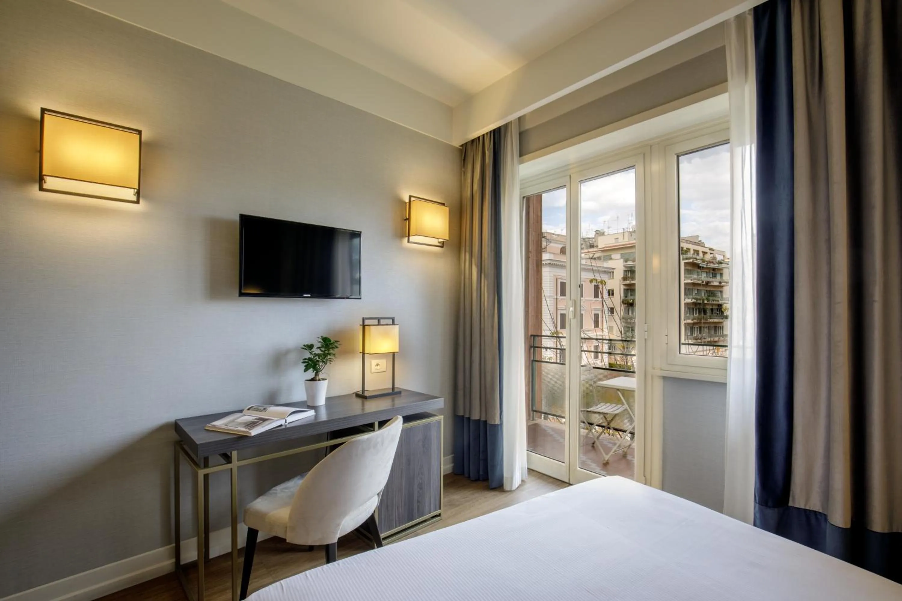 Bed in Hotel Santa Costanza by OMNIA hotels