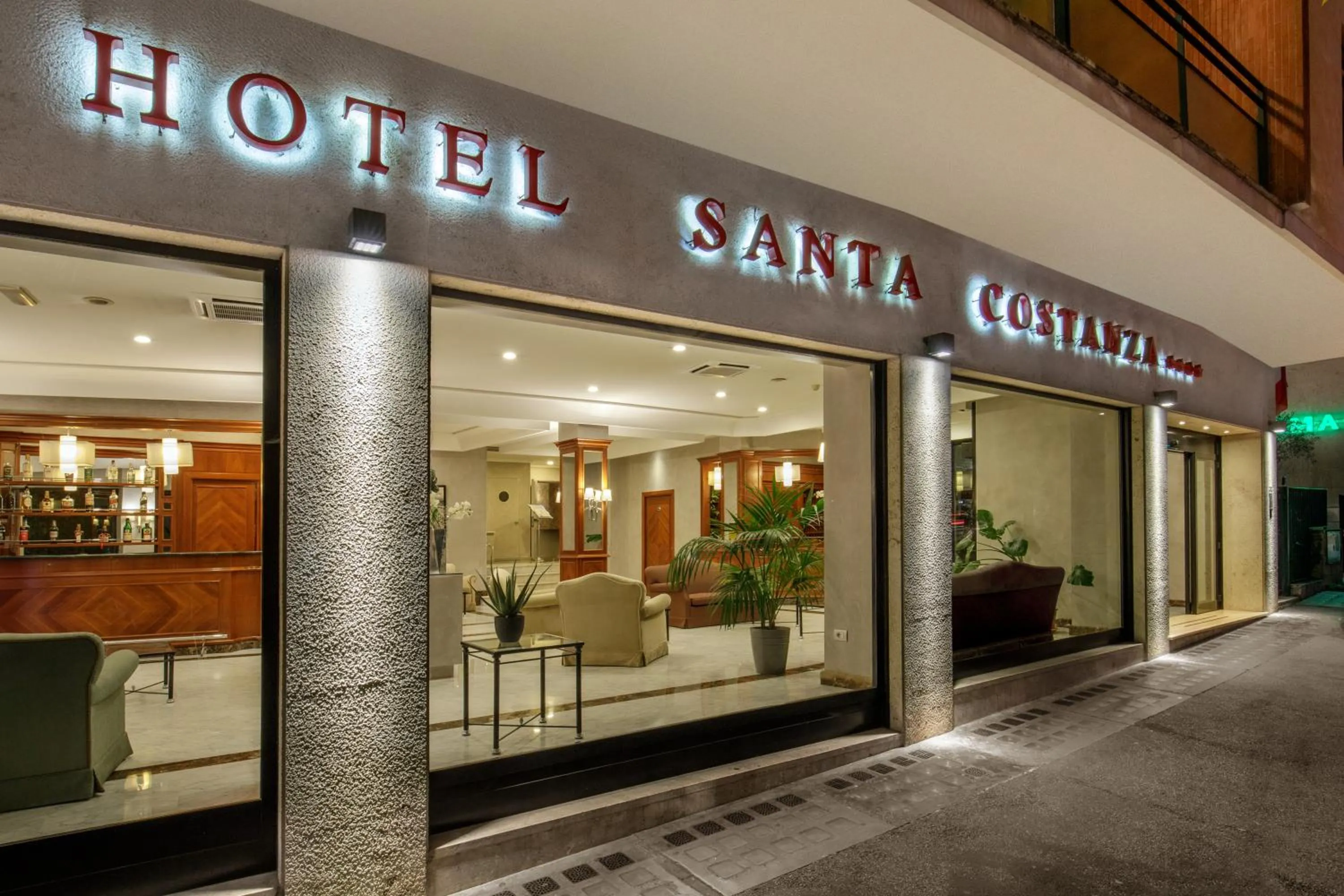 Property building in Hotel Santa Costanza by OMNIA hotels