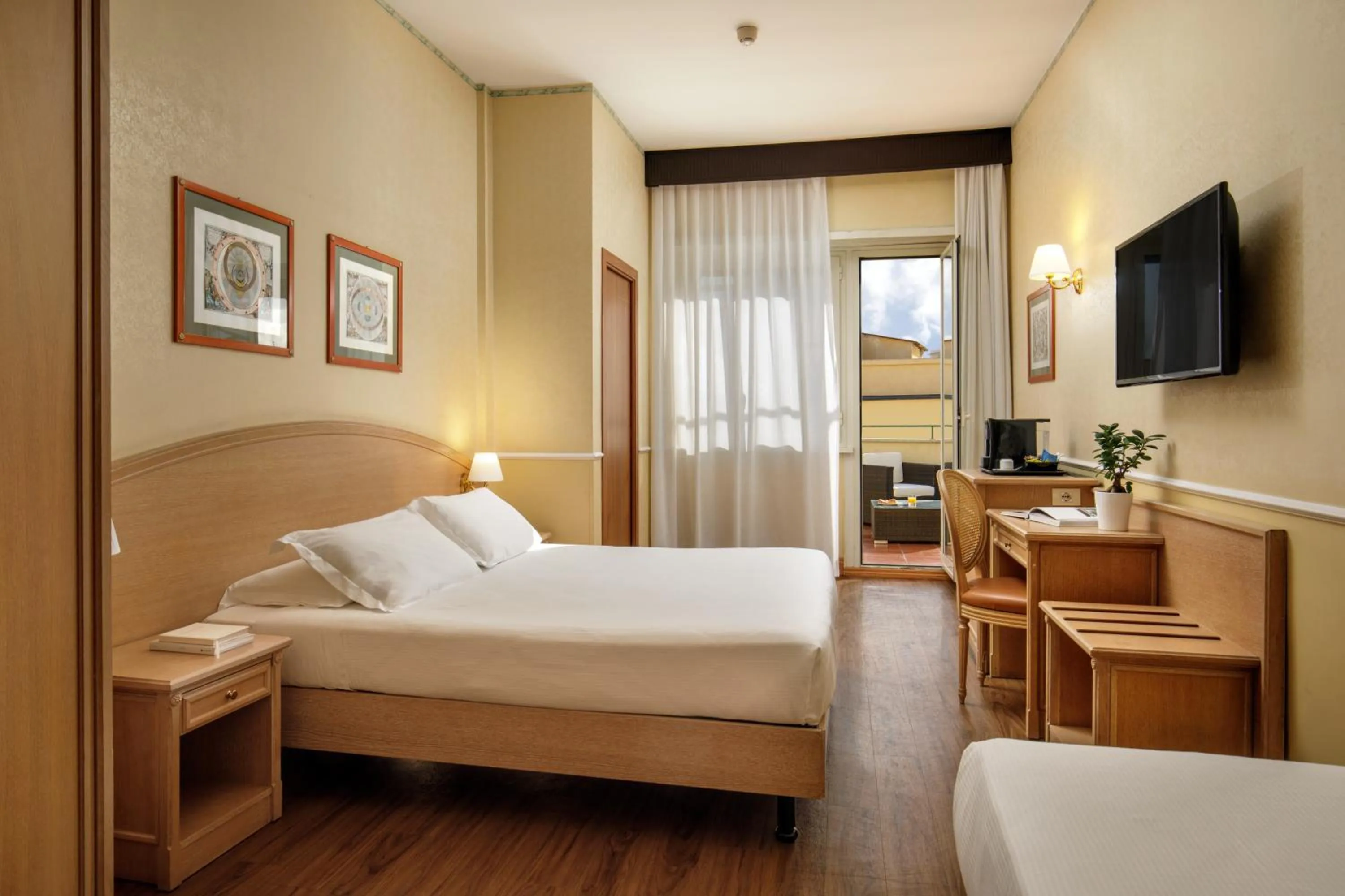 Bed in Hotel Santa Costanza by OMNIA hotels