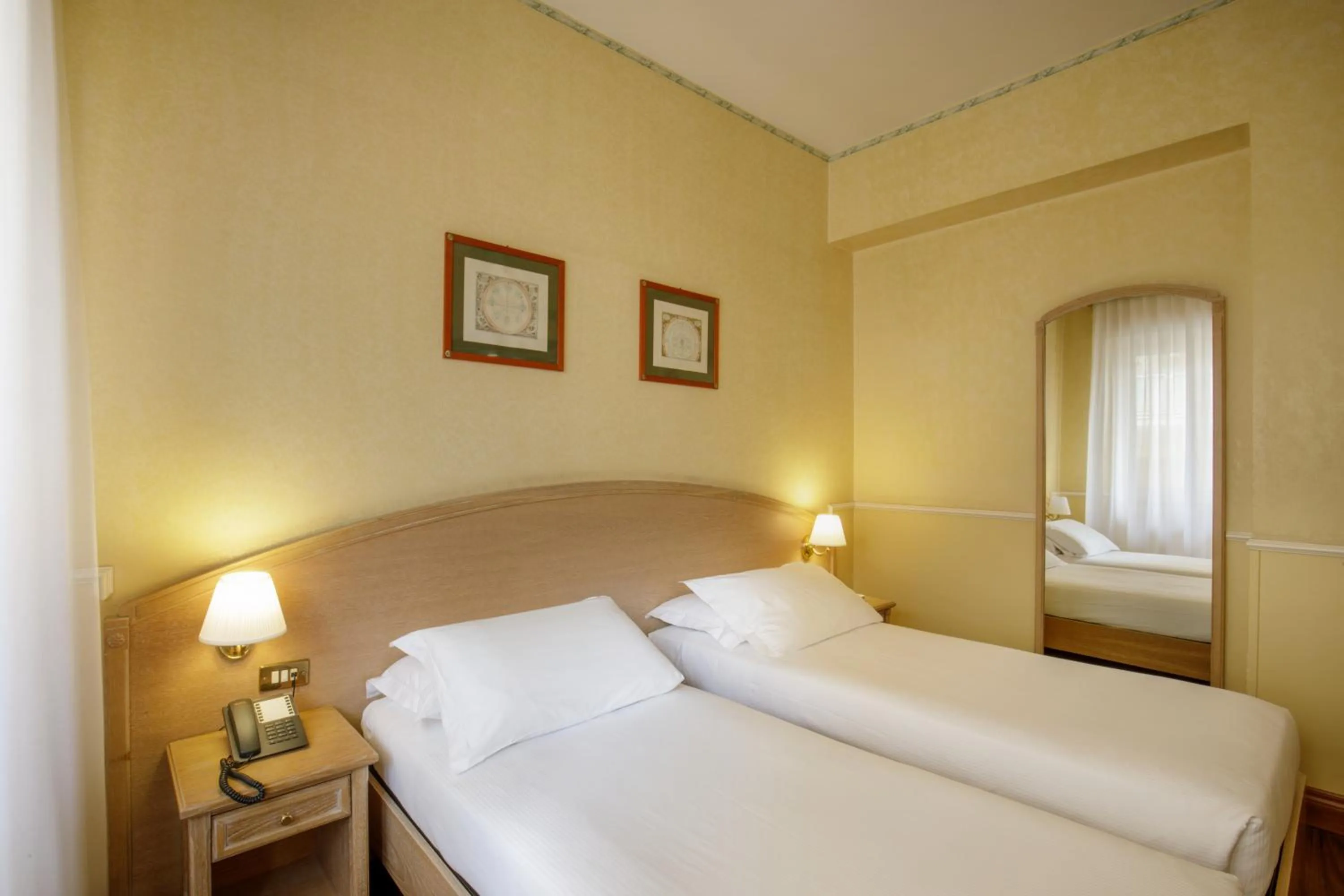 Bed in Hotel Santa Costanza by OMNIA hotels