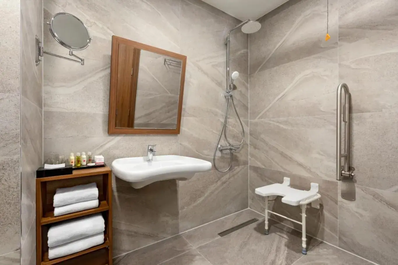 1 King Bed, Mobility Accessible Room, City View, Non Smoking in Ramada by Wyndham Adiyaman 1 King Bed, Mobility Accessible Room, City View, Non Smoking in Ramada by Wyndham Adiyaman