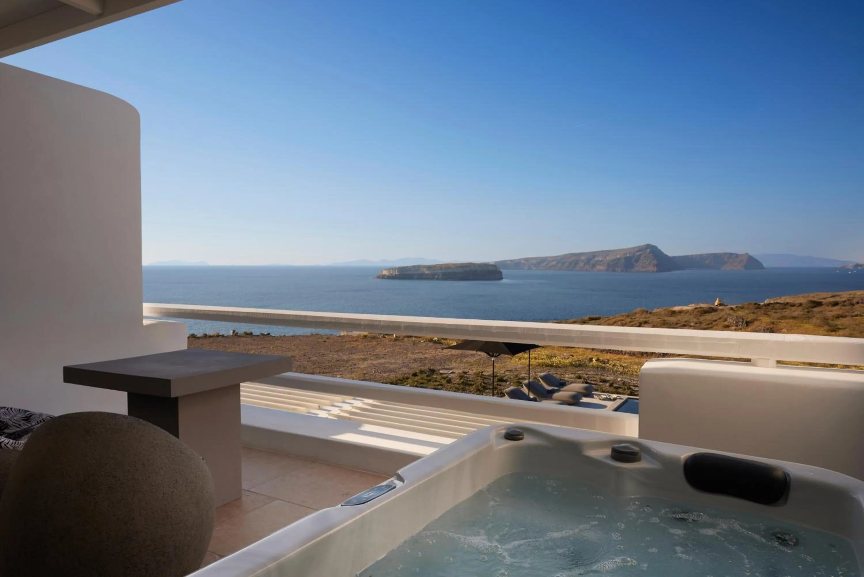 Hot Tub in Absolute Paradise Santorini