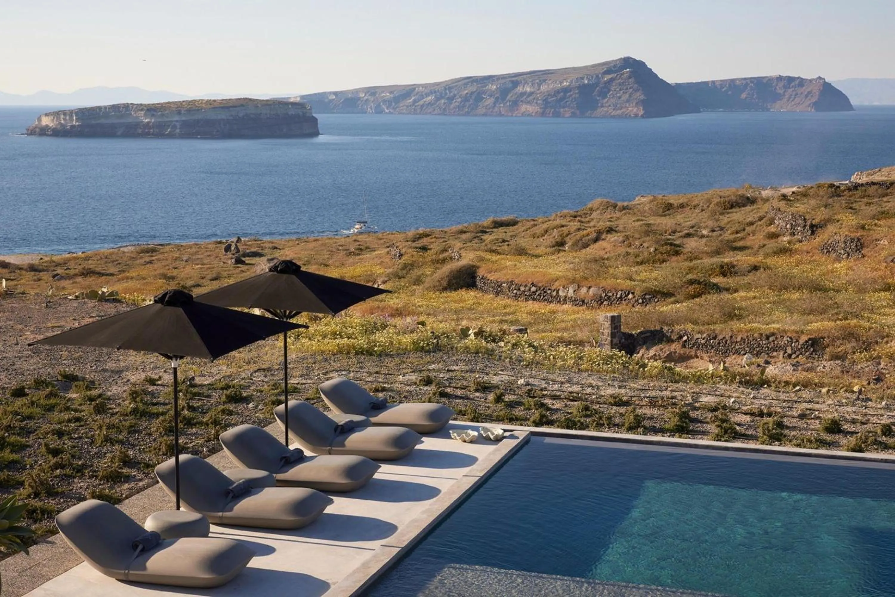 Swimming pool in Absolute Paradise Santorini