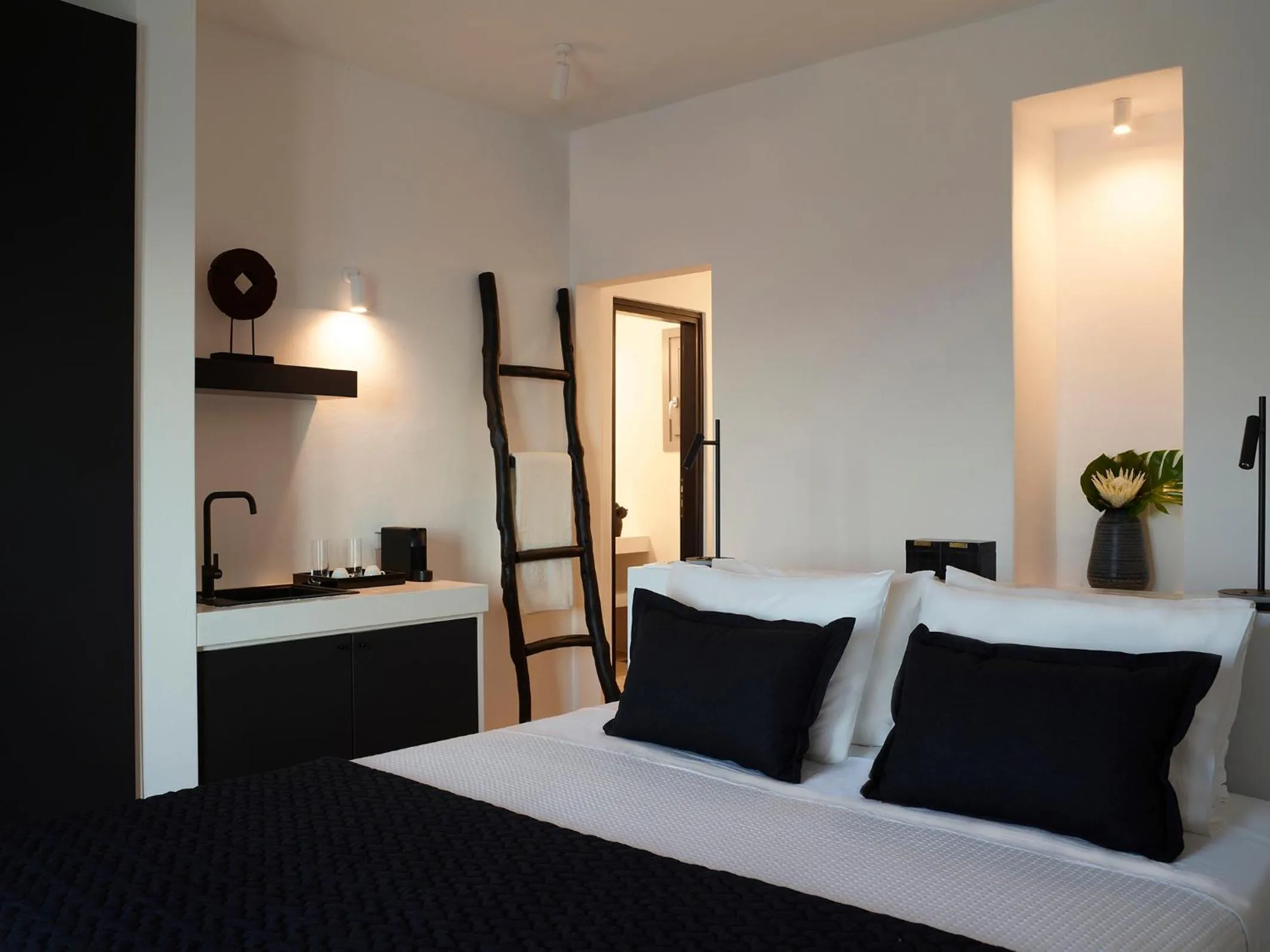 Bed in Absolute Paradise Santorini