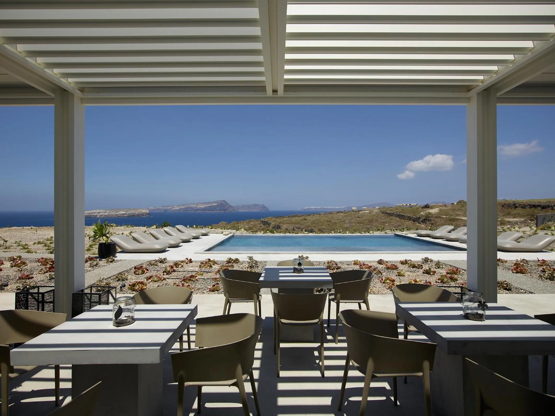 Swimming pool in Absolute Paradise Santorini
