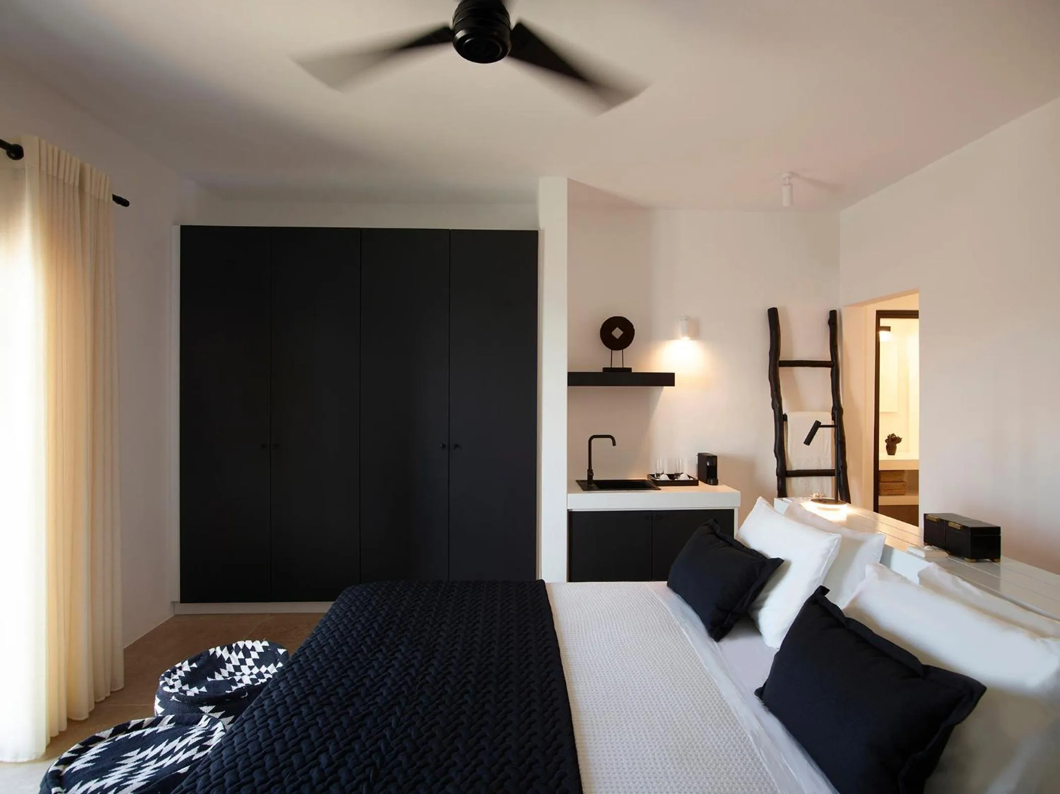 Bed in Absolute Paradise Santorini