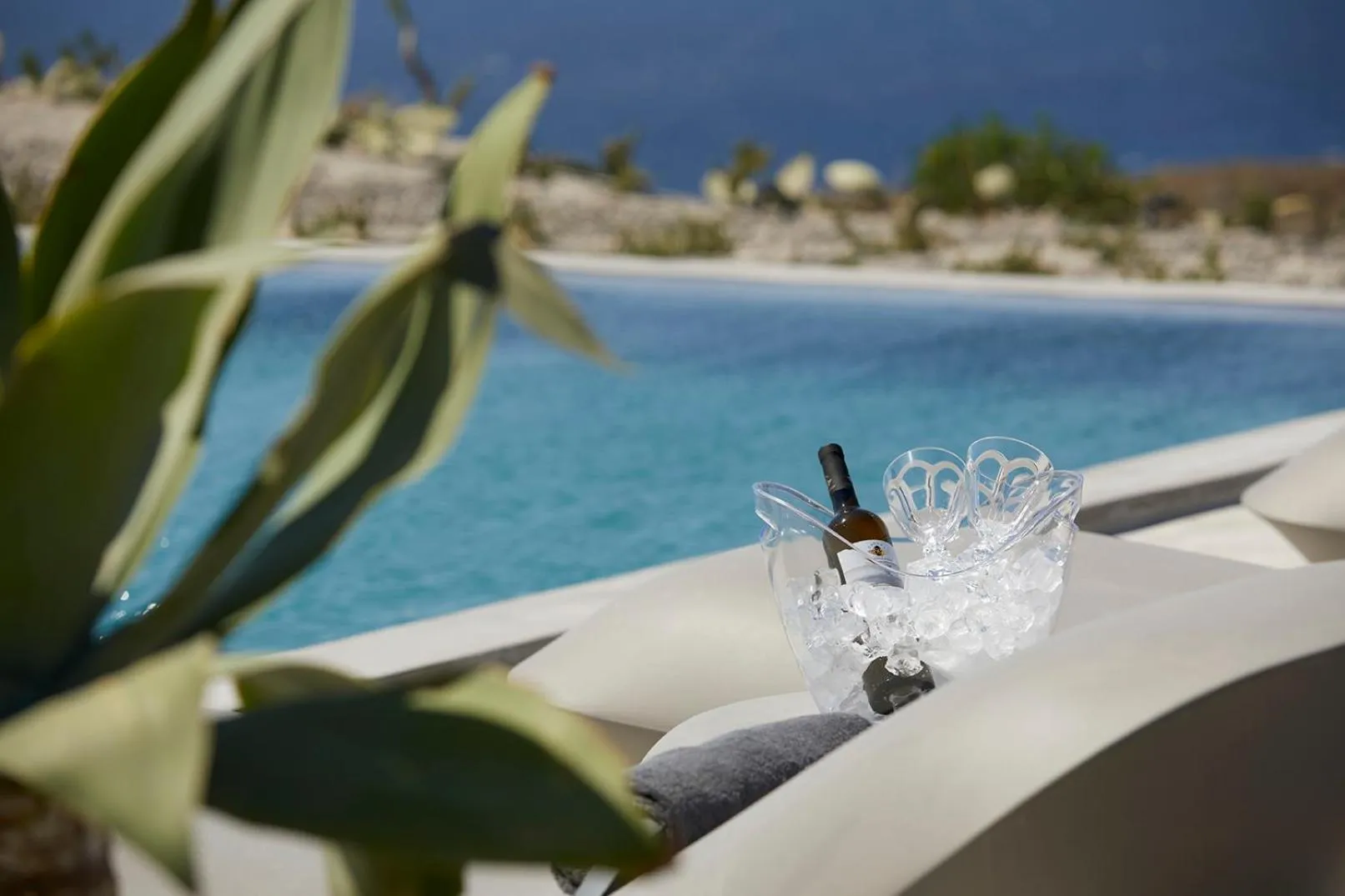 Swimming pool in Absolute Paradise Santorini