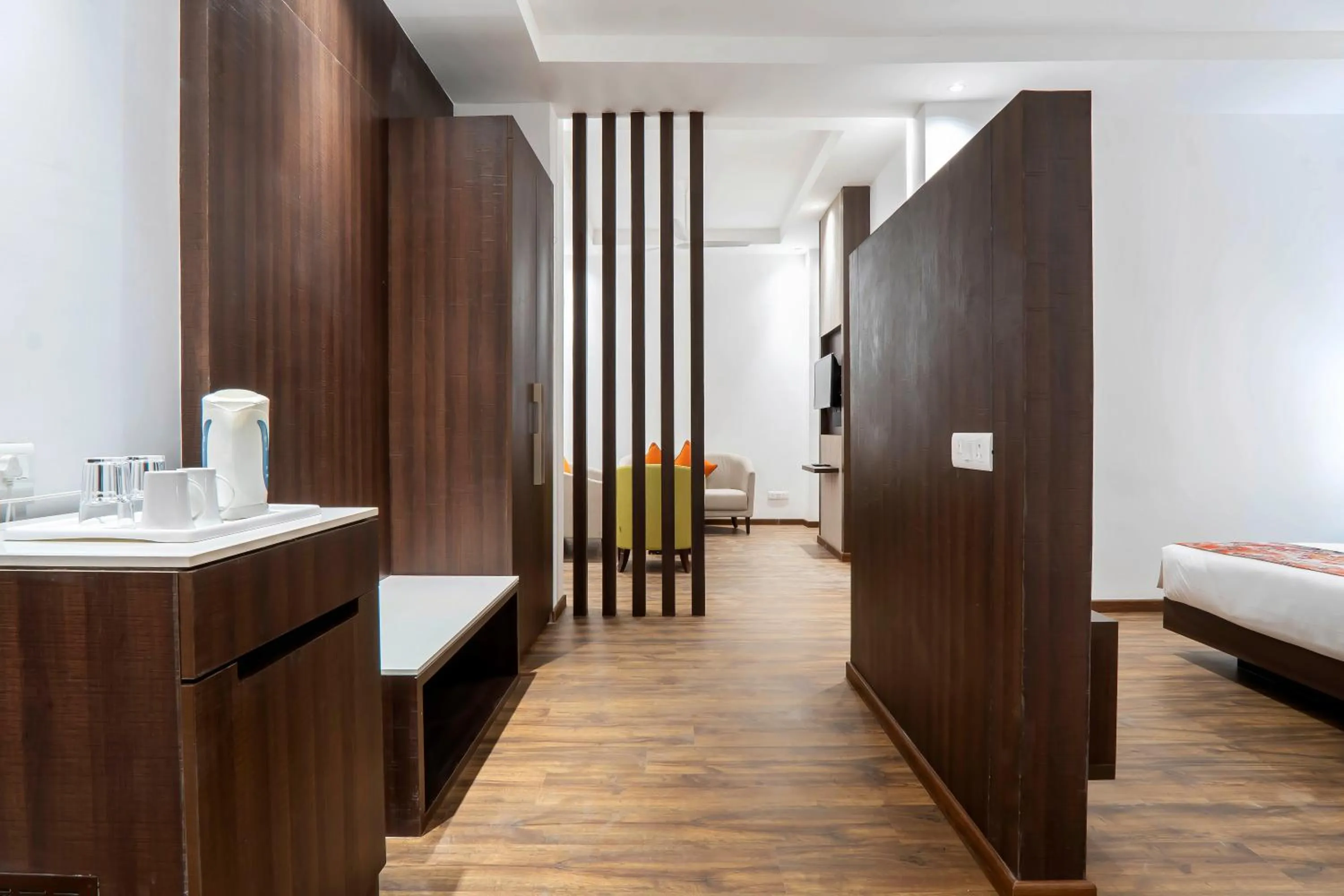 Bedroom, Bed in Hotel Le ROI Lake View Koti