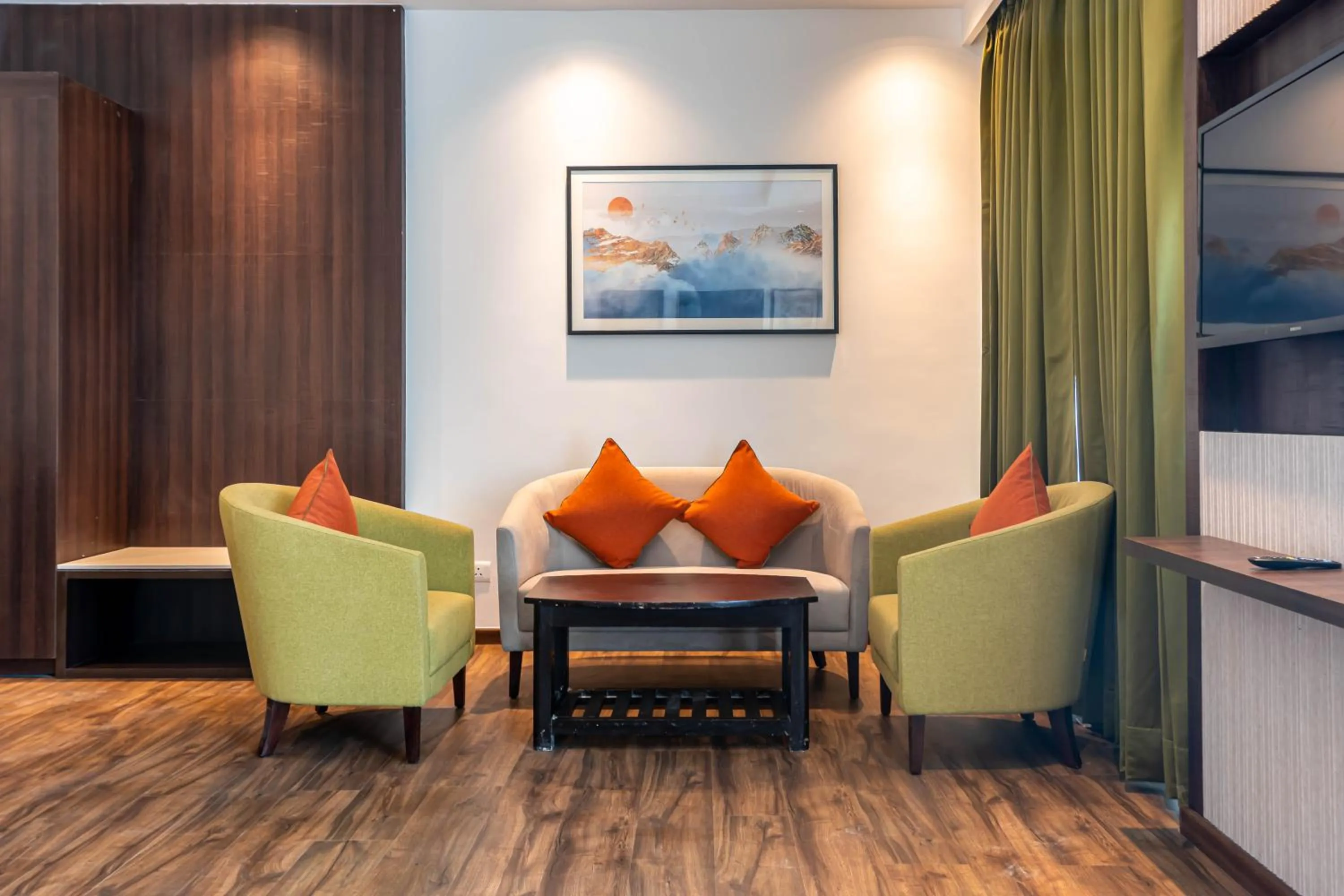 Seating area in Hotel Le ROI Lake View Koti