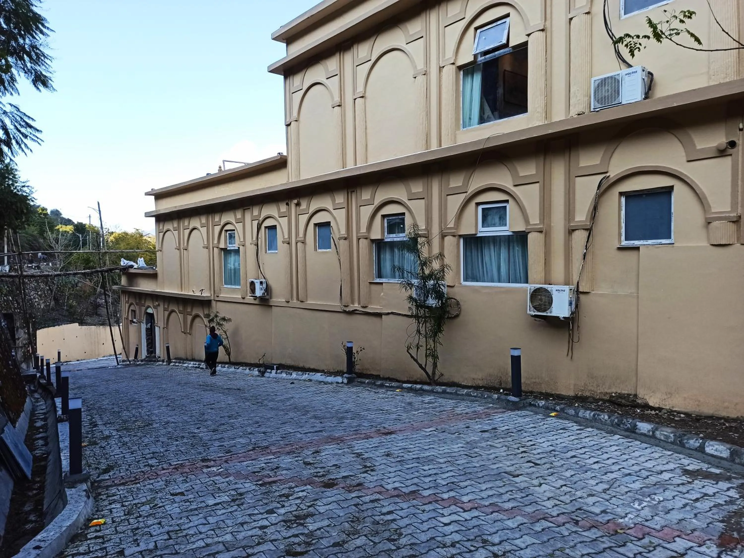 Parking in Hotel Le ROI Lake View Koti