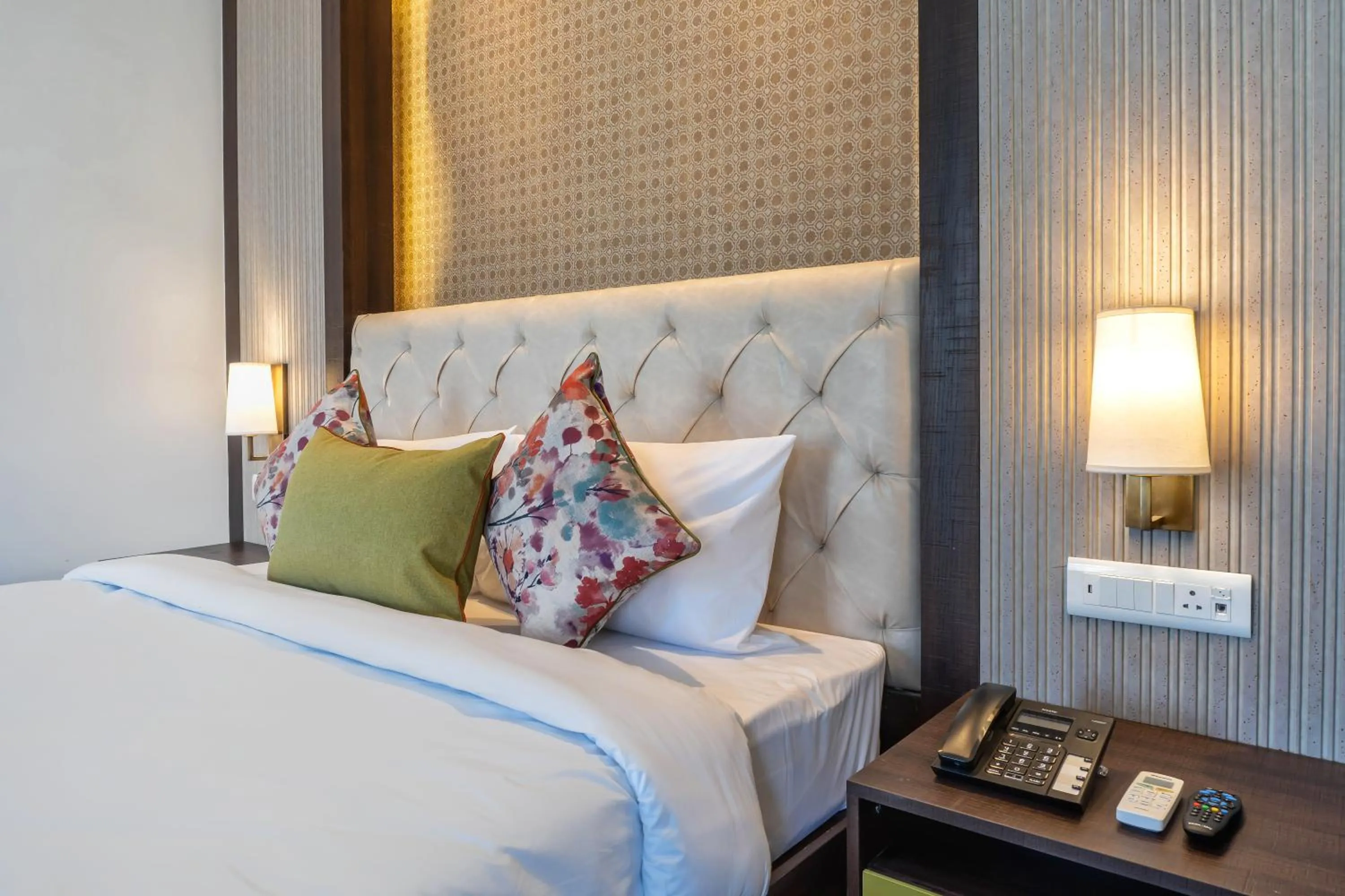 Bed in Hotel Le ROI Lake View Koti