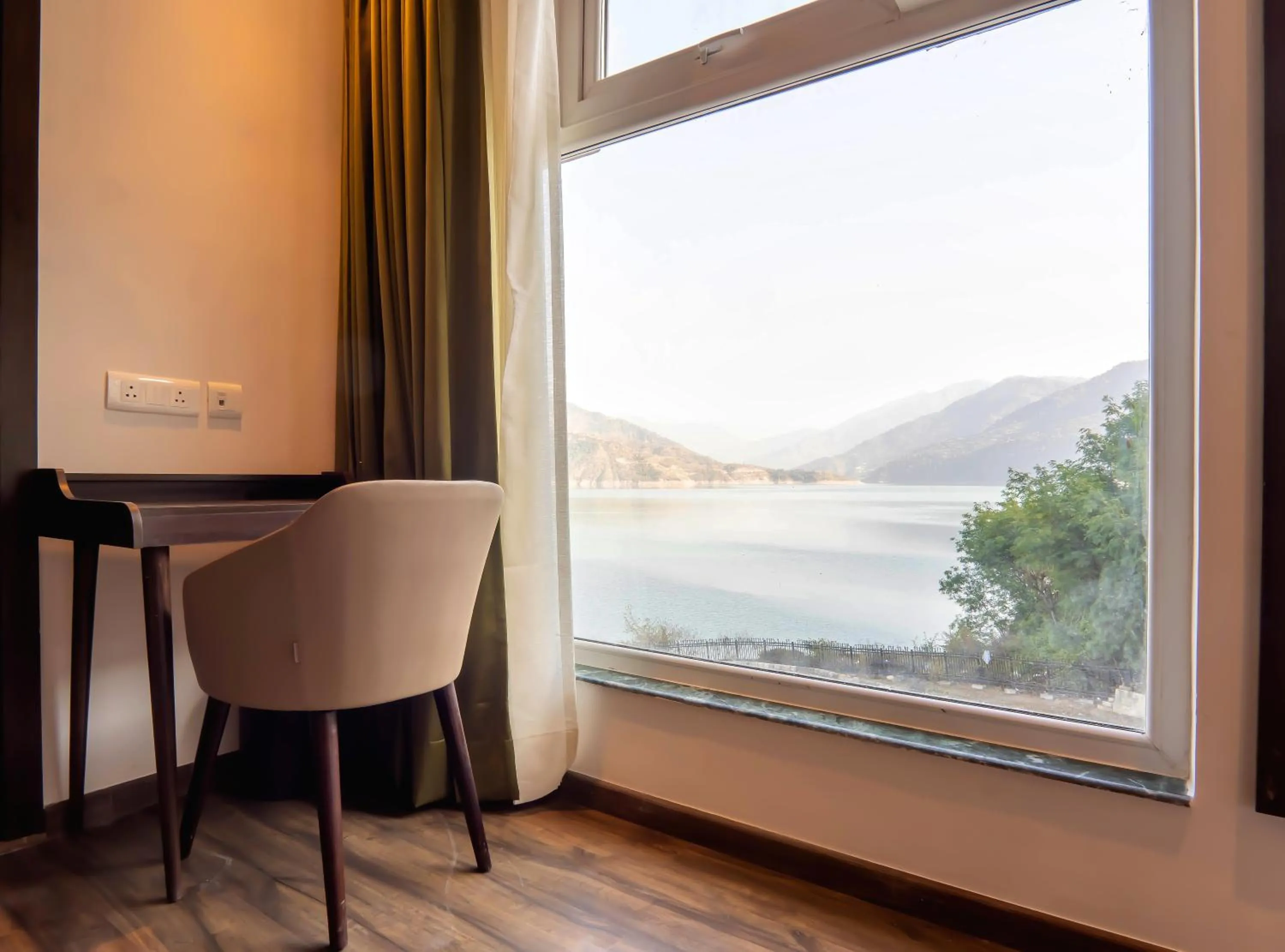 Lake view in Hotel Le ROI Lake View Koti