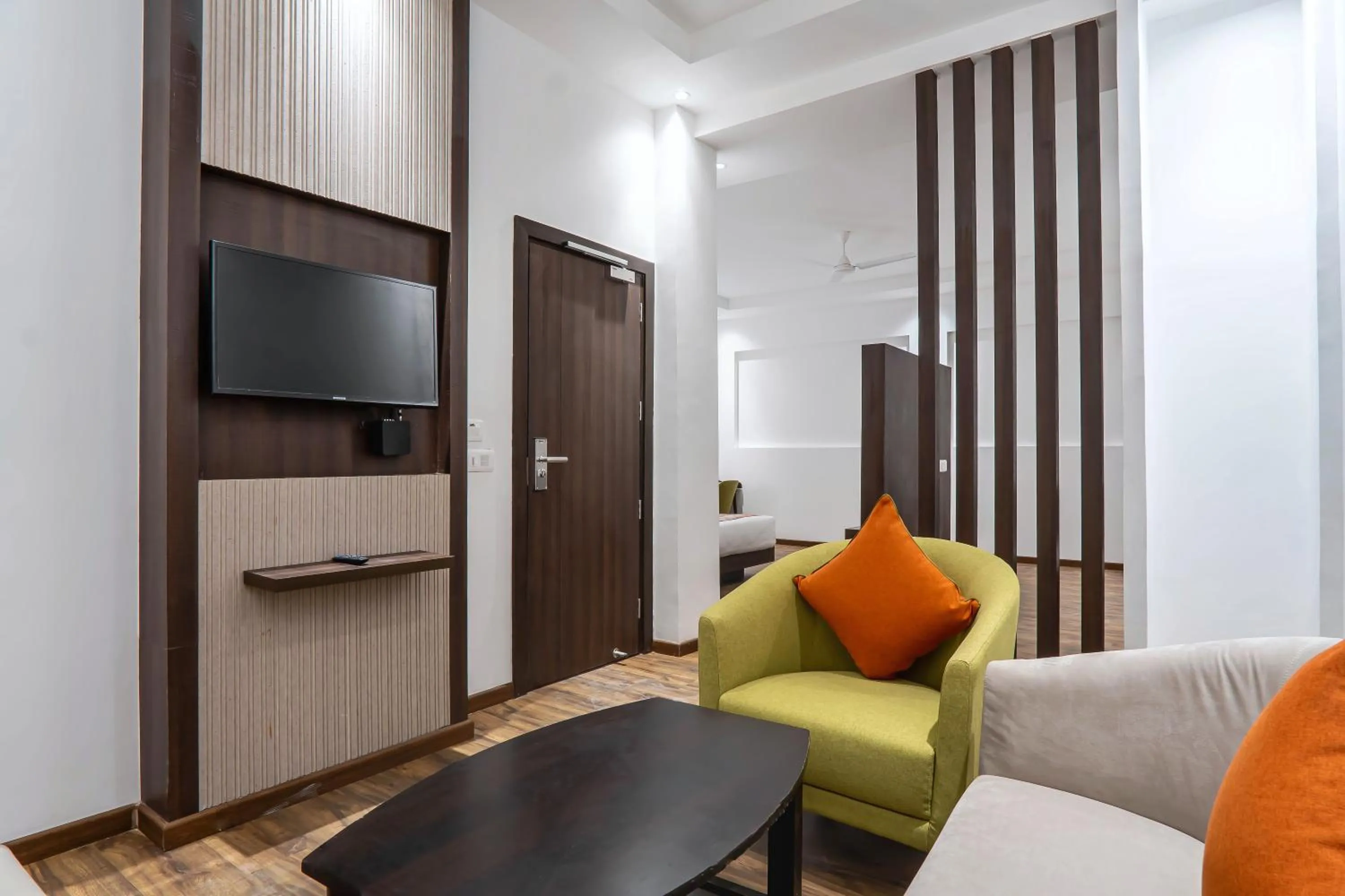 Seating area in Hotel Le ROI Lake View Koti