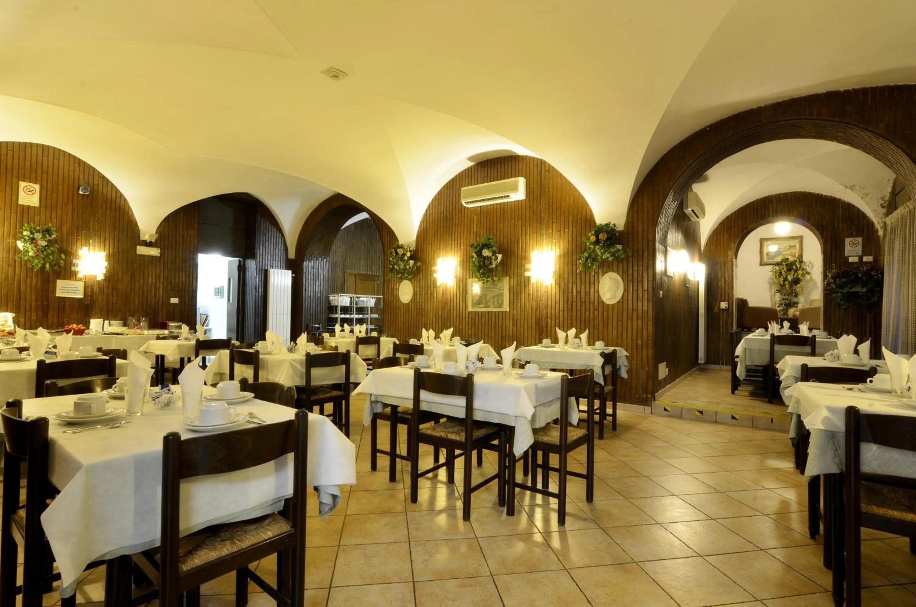 Restaurant/places to eat in Hotel Tirreno
