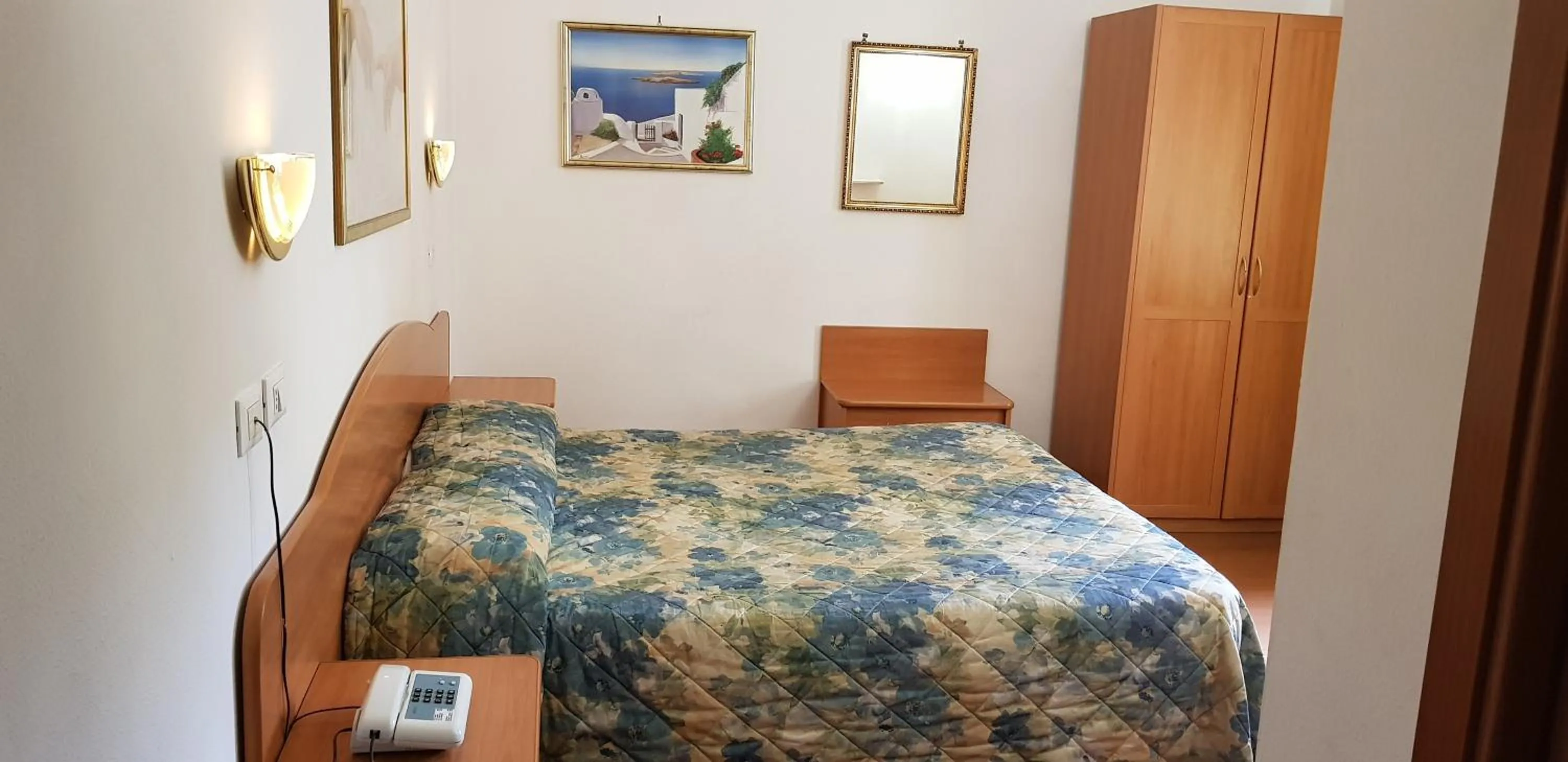 Photo of the whole room, Bed in Hotel Tirreno
