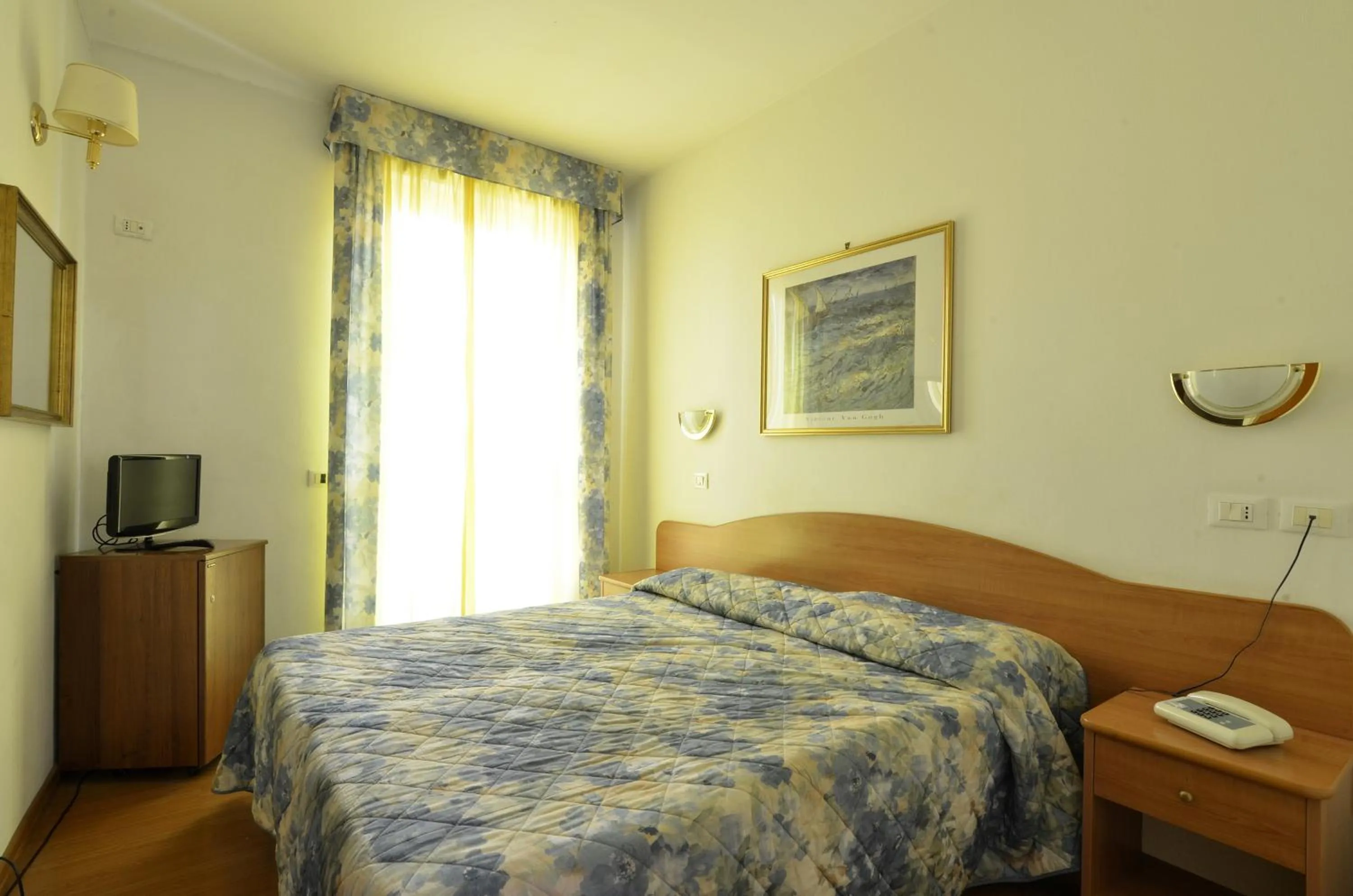 Photo of the whole room, Bed in Hotel Tirreno