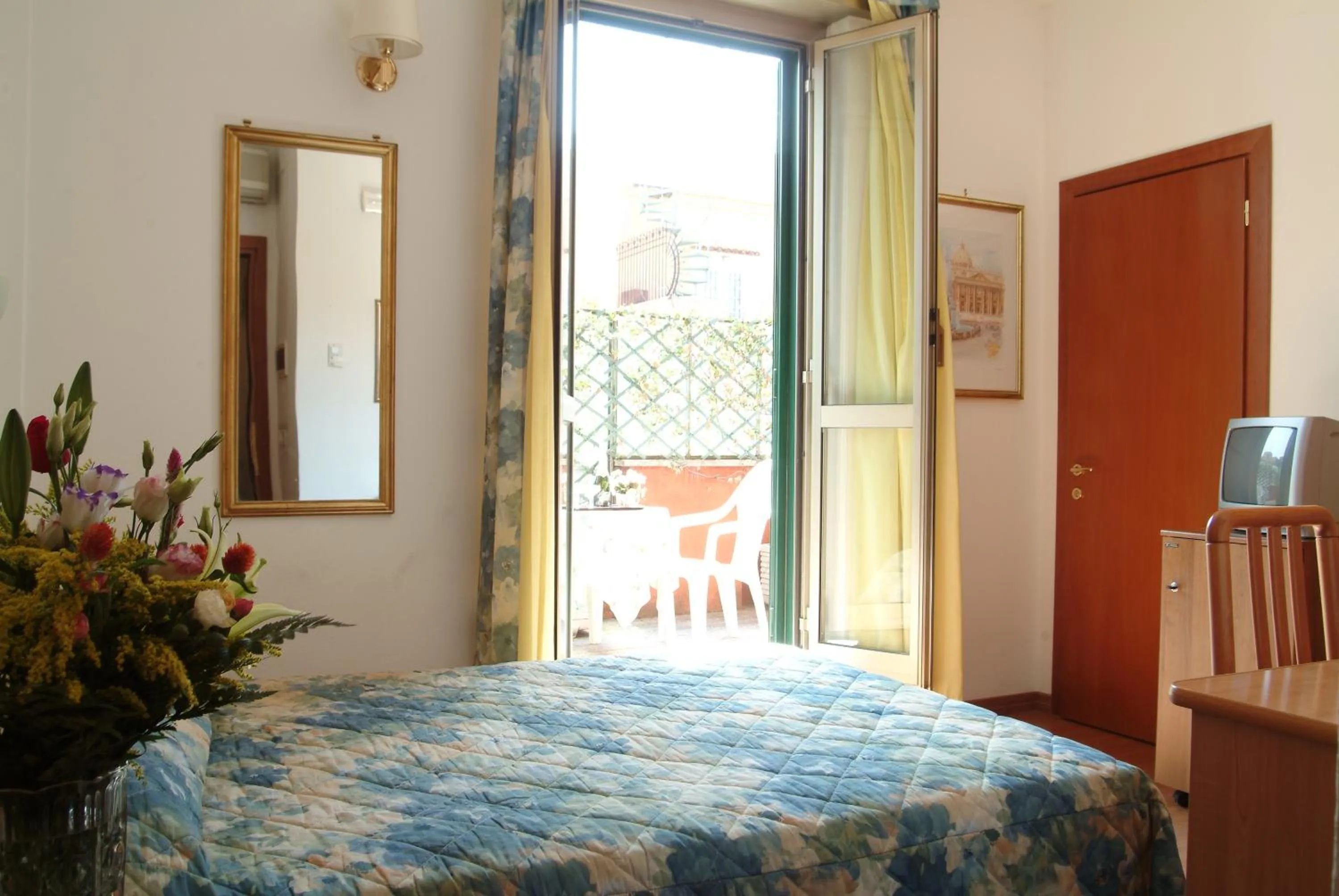 Photo of the whole room, Bed in Hotel Tirreno