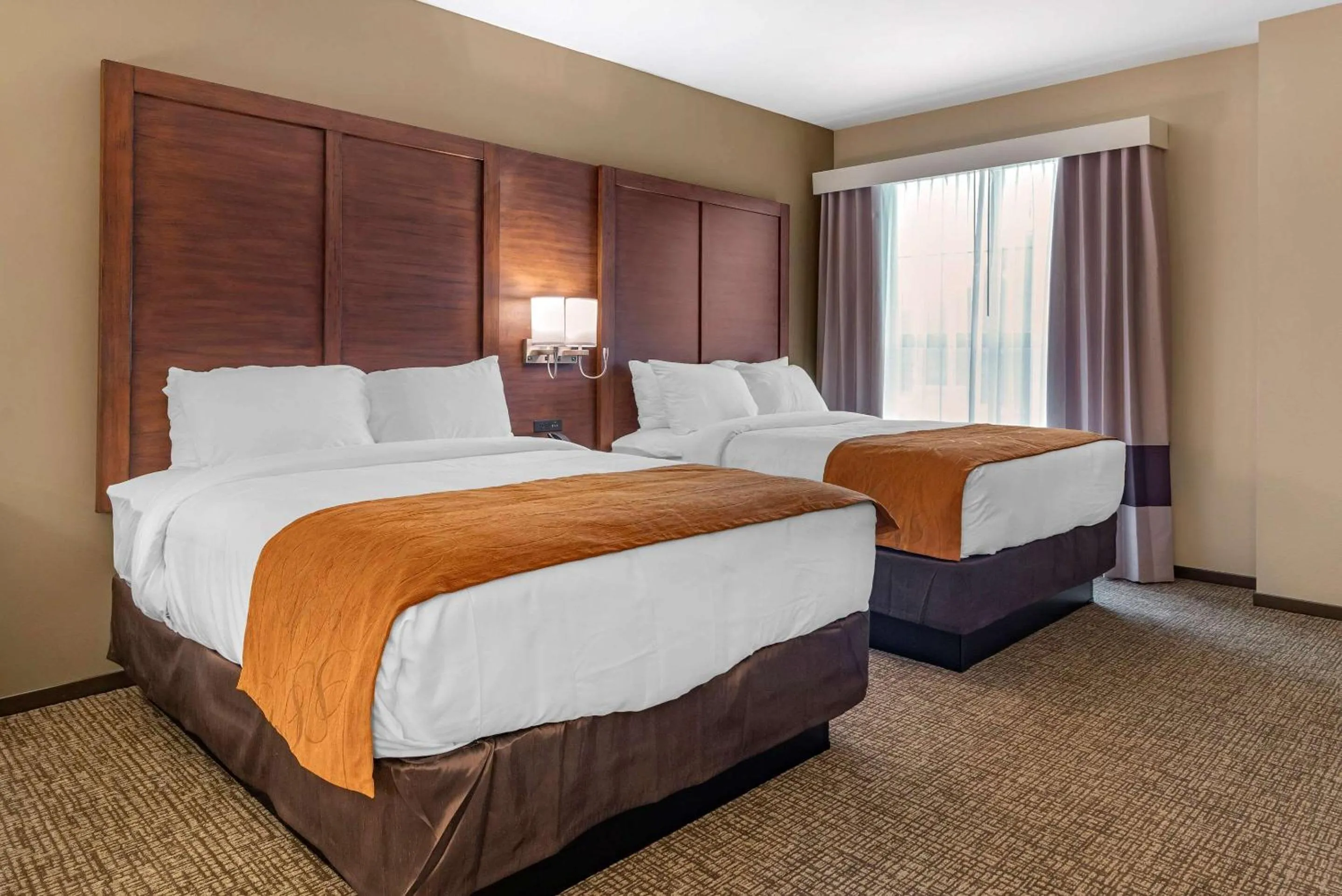 Photo of the whole room, Bed in Comfort Suites Newnan