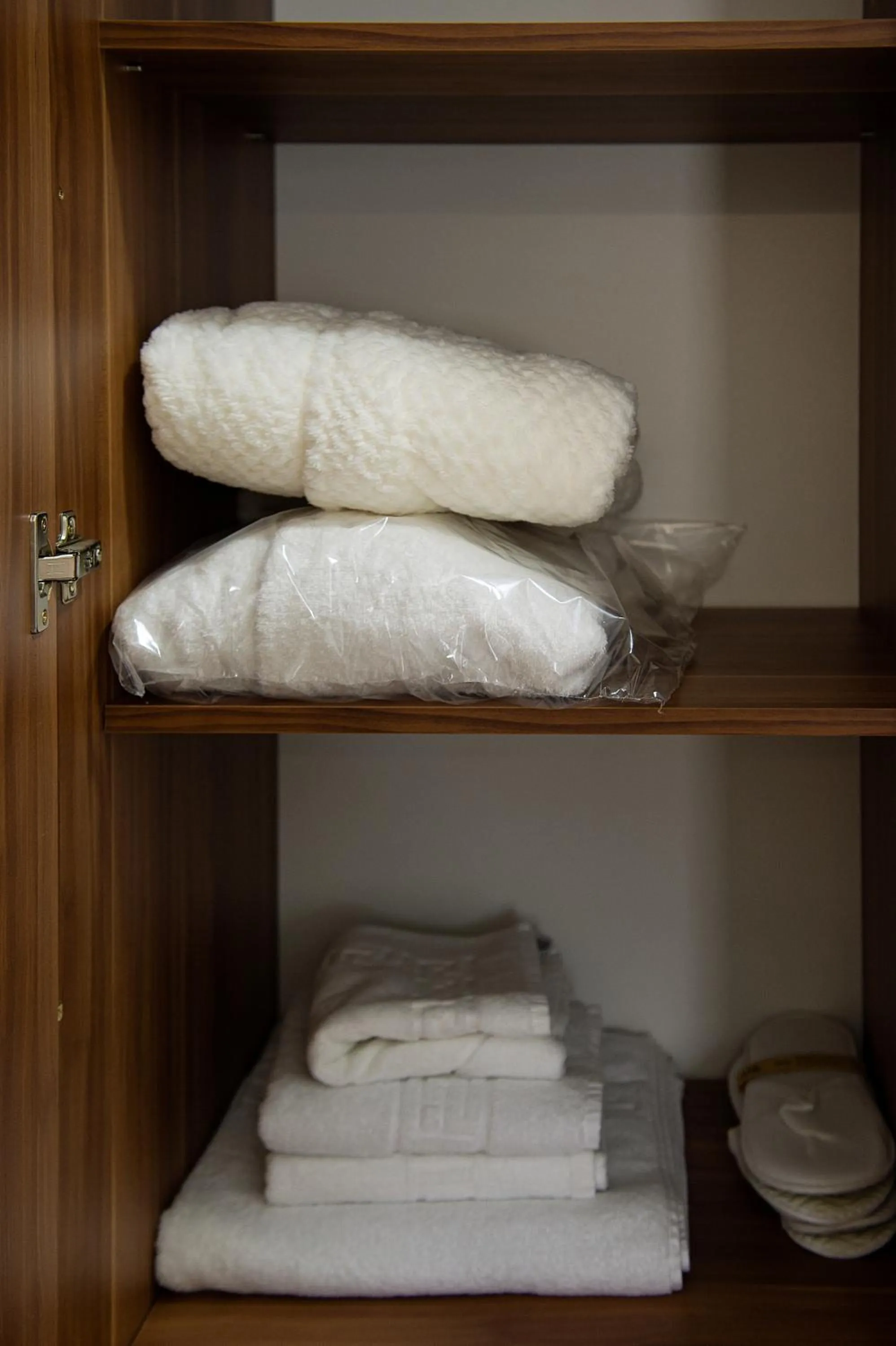 towels, Bed in Complex Pescăresc Gura Repezii Borșa