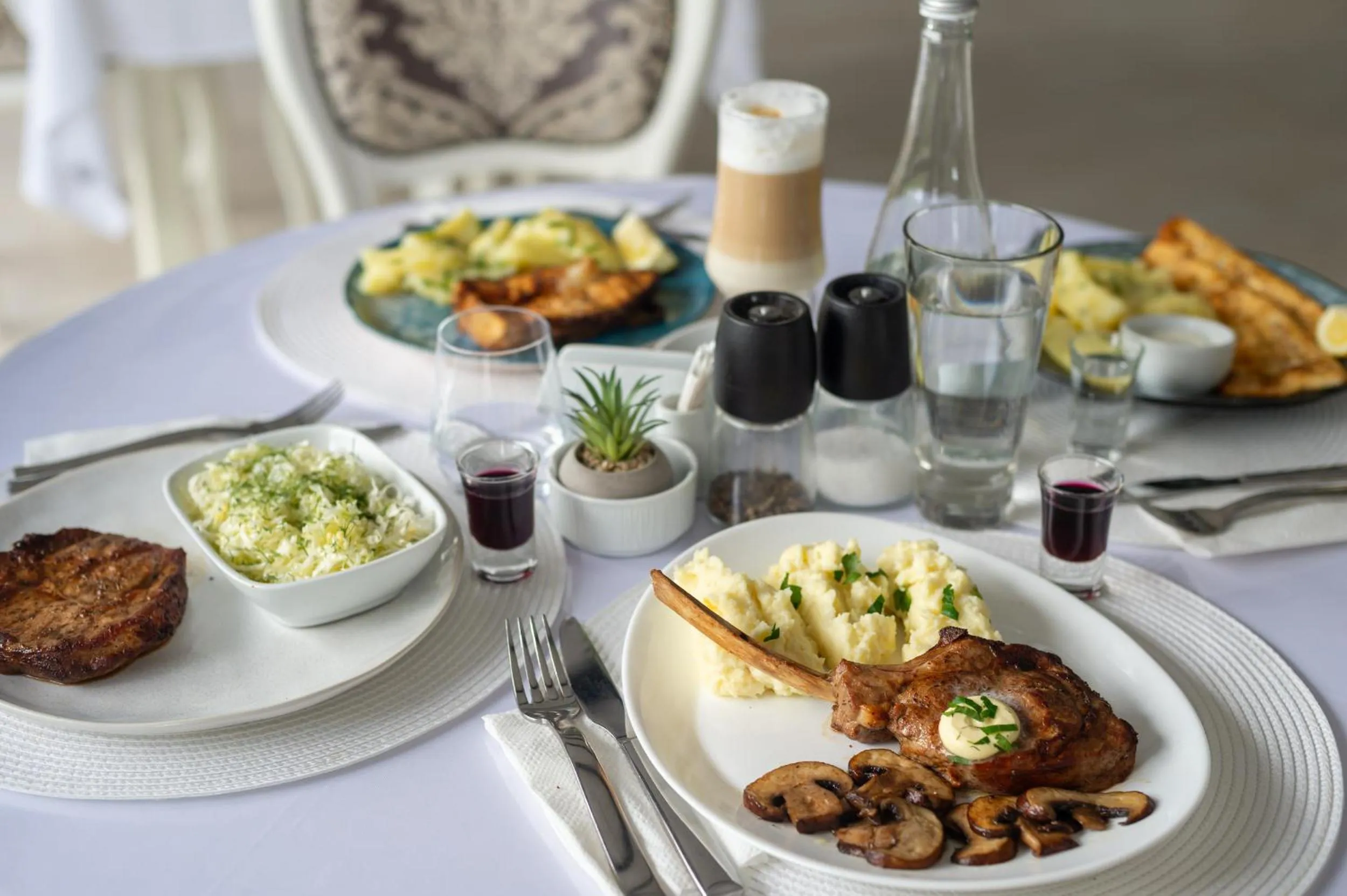 Restaurant/places to eat in Complex Pescăresc Gura Repezii Borșa