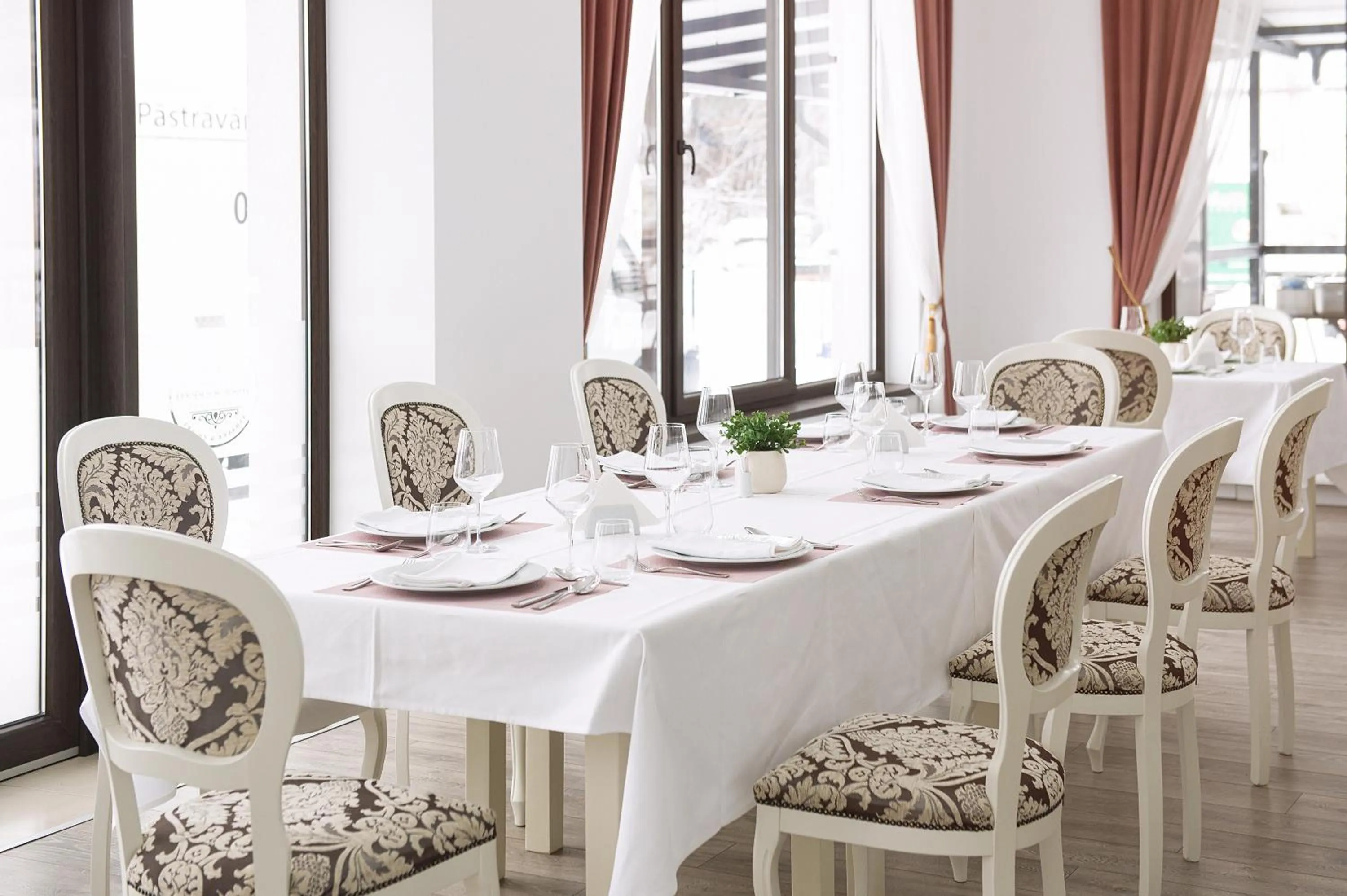 Restaurant/places to eat in Complex Pescăresc Gura Repezii Borșa