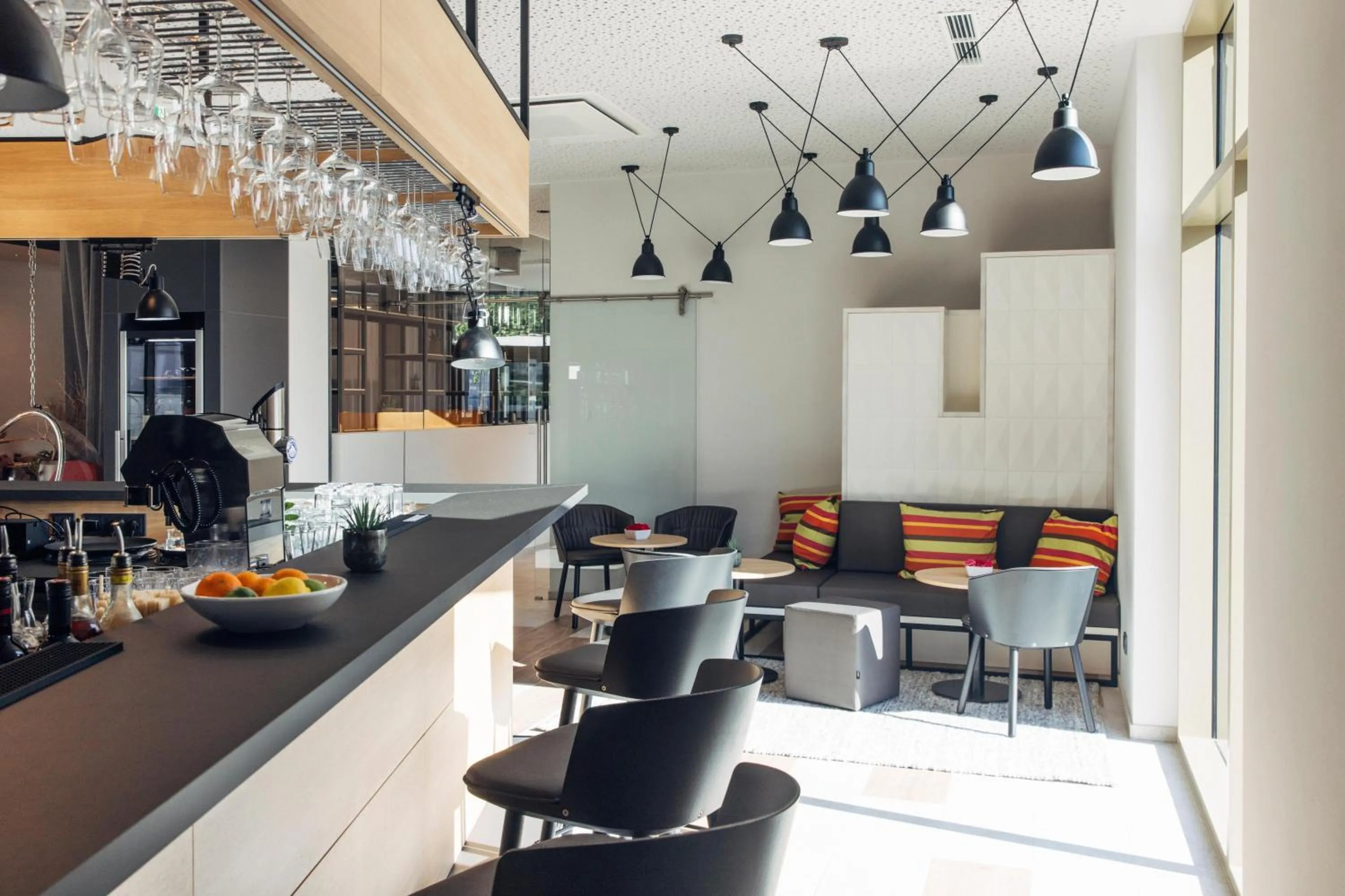 Lounge or bar in harry's home Telfs hotel & apartments