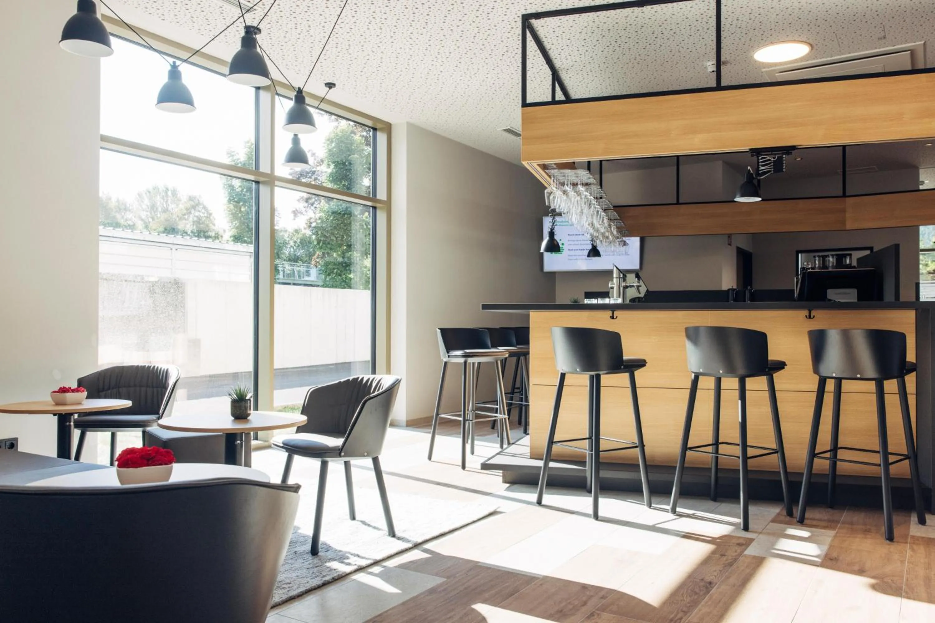 Lounge or bar in harry's home Telfs hotel & apartments