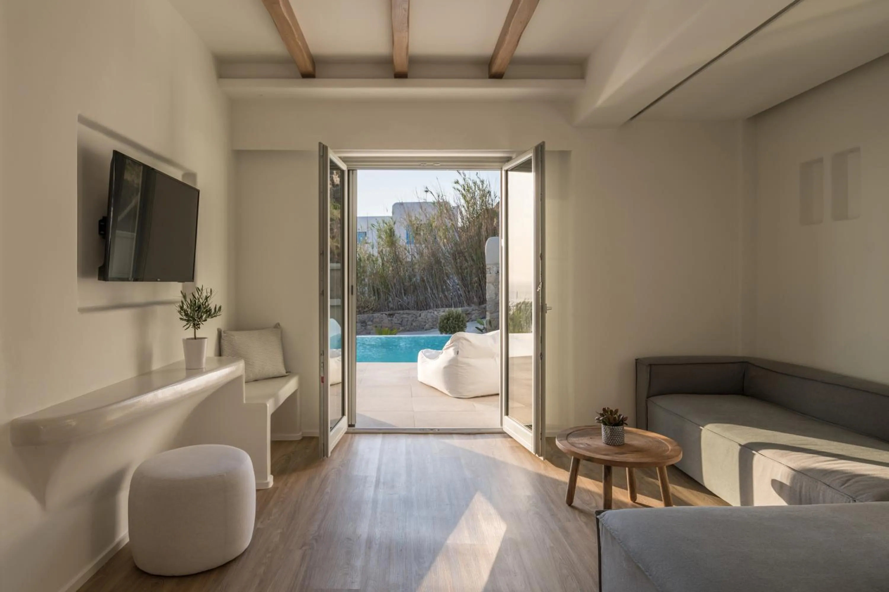 Patio in Arocaria Mykonos