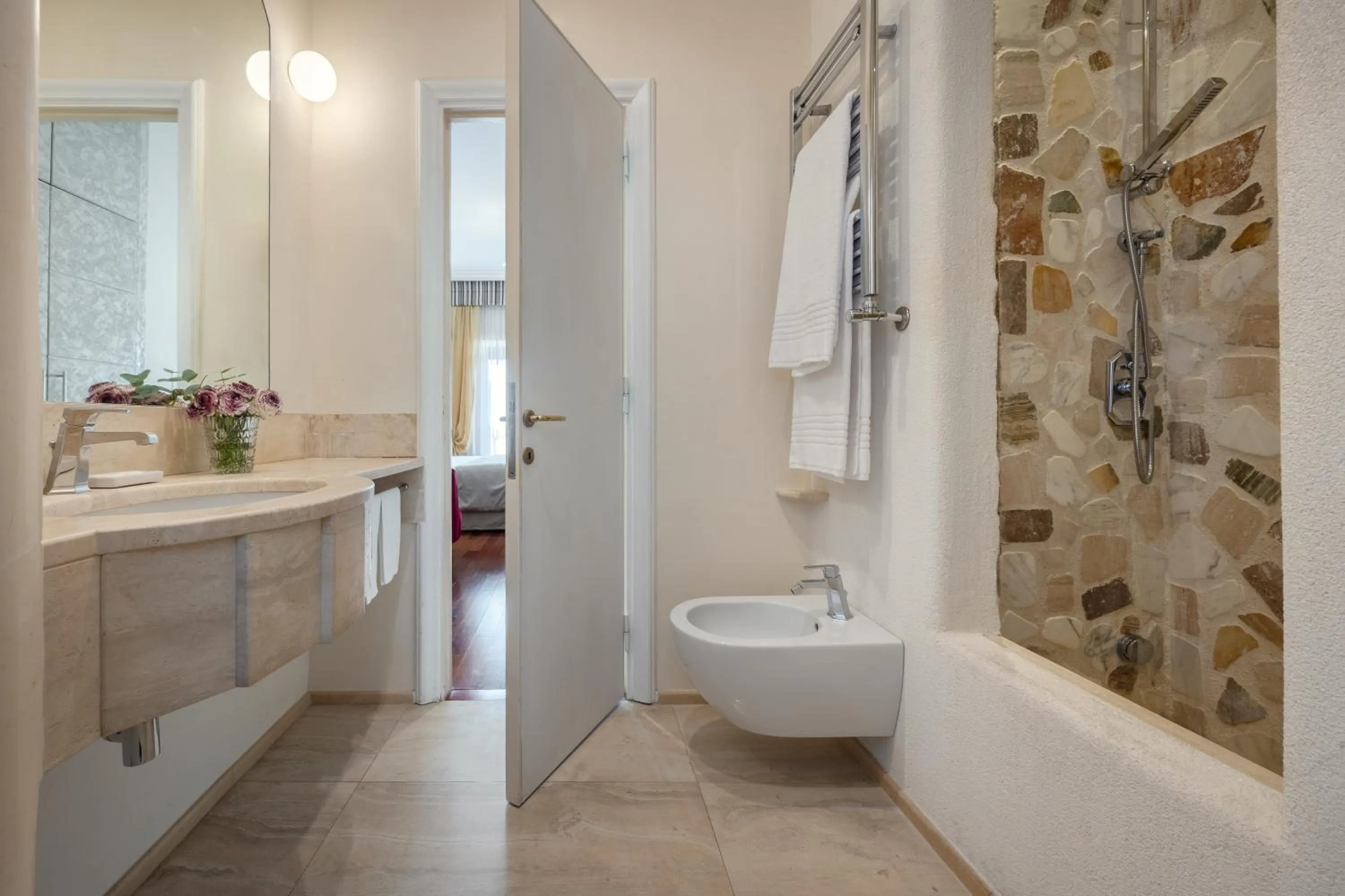 Shower in Hotel Forum