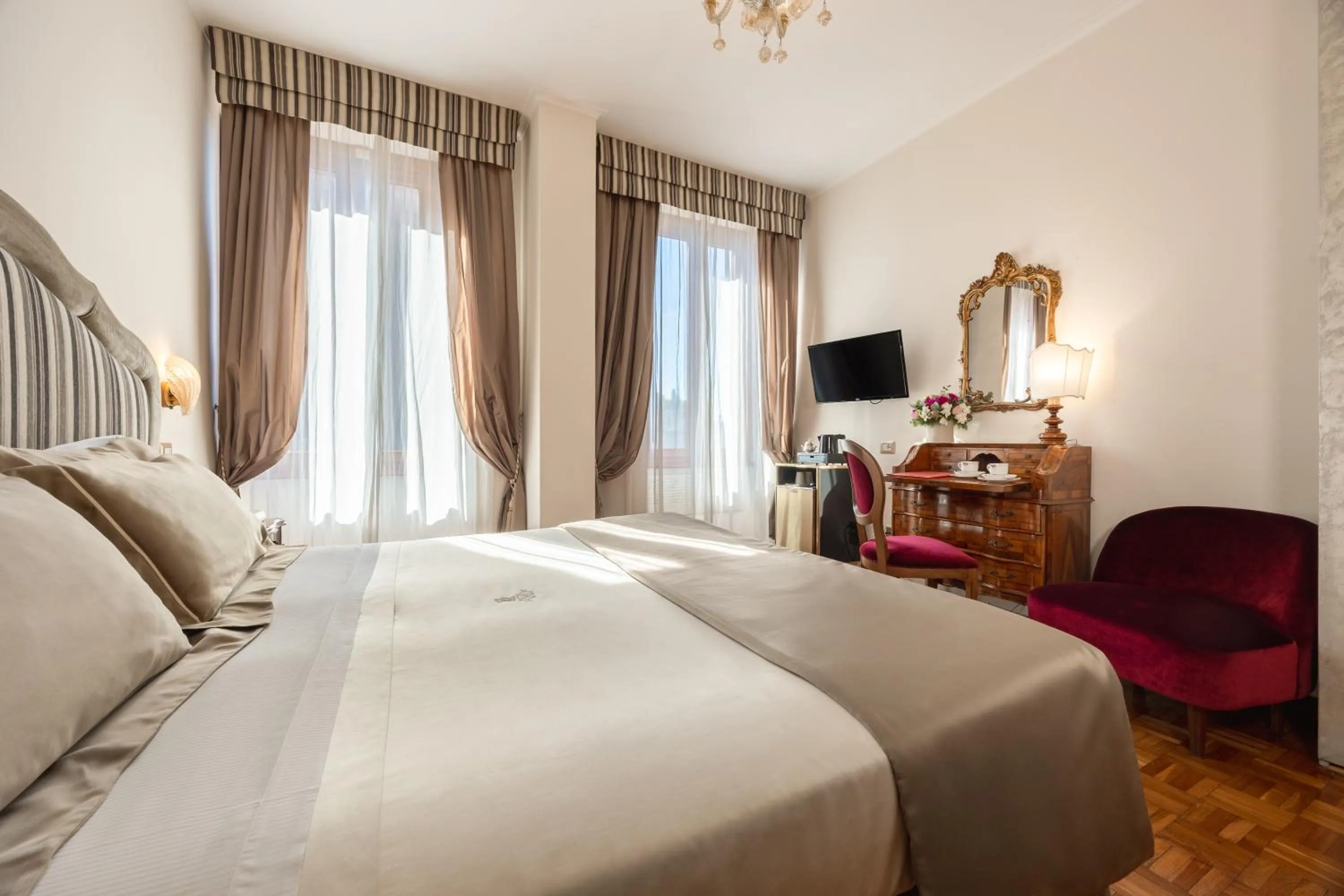 TV and multimedia, Bed in Hotel Forum