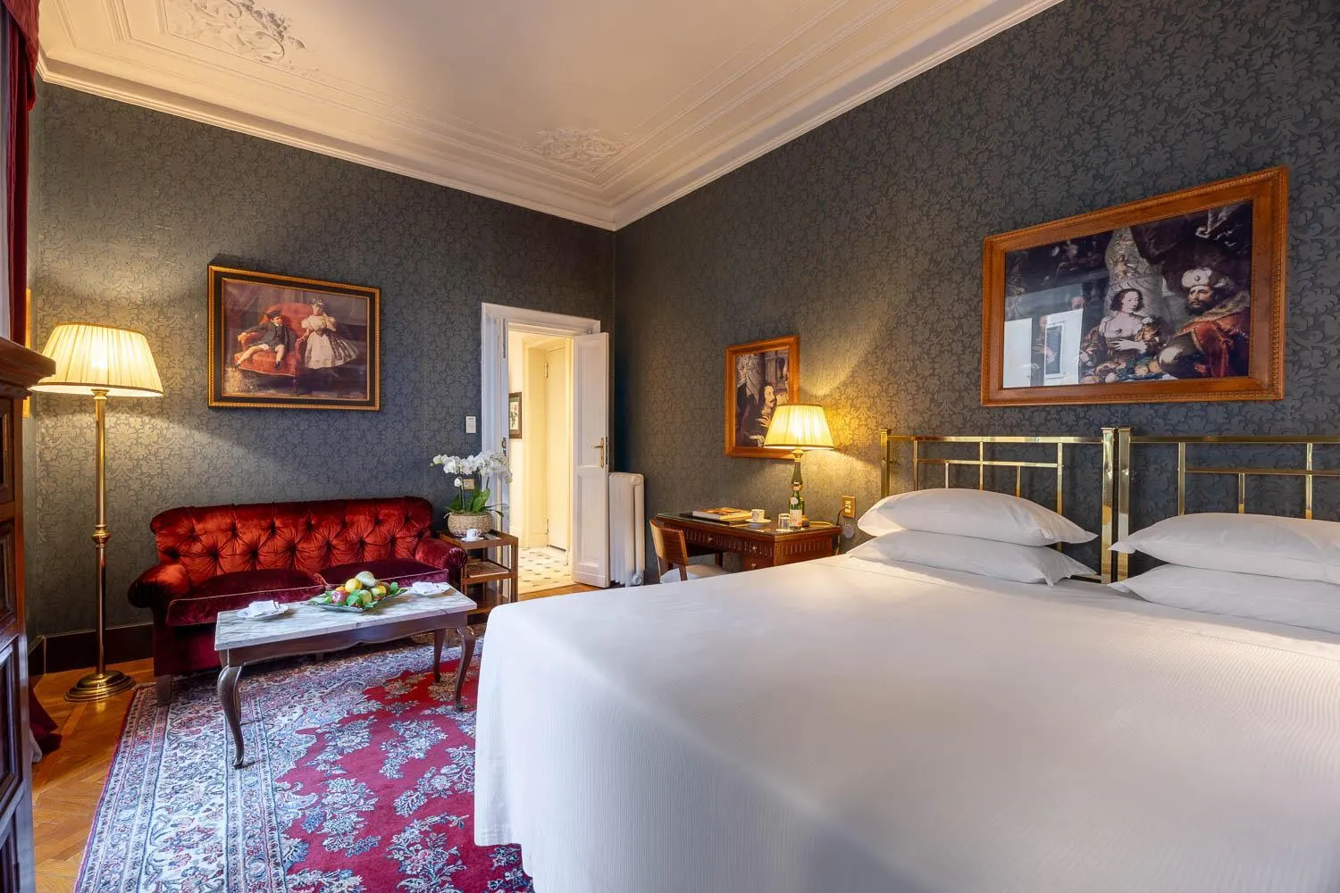 Bedroom, Bed in Grand Hotel Plaza