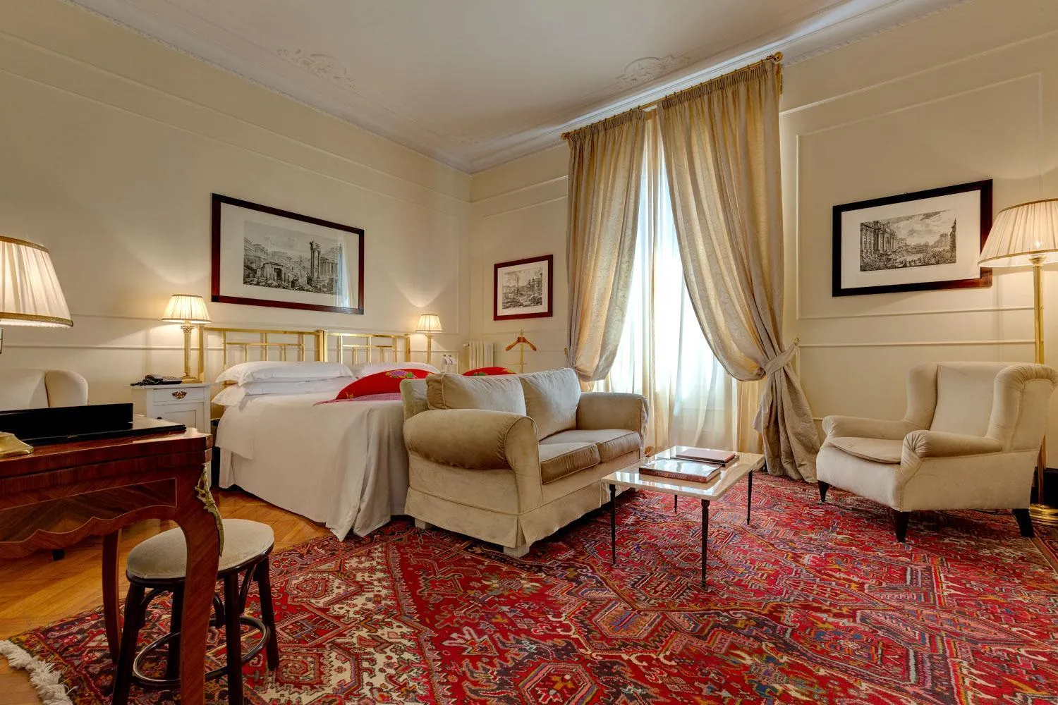 Bedroom, Bed in Grand Hotel Plaza