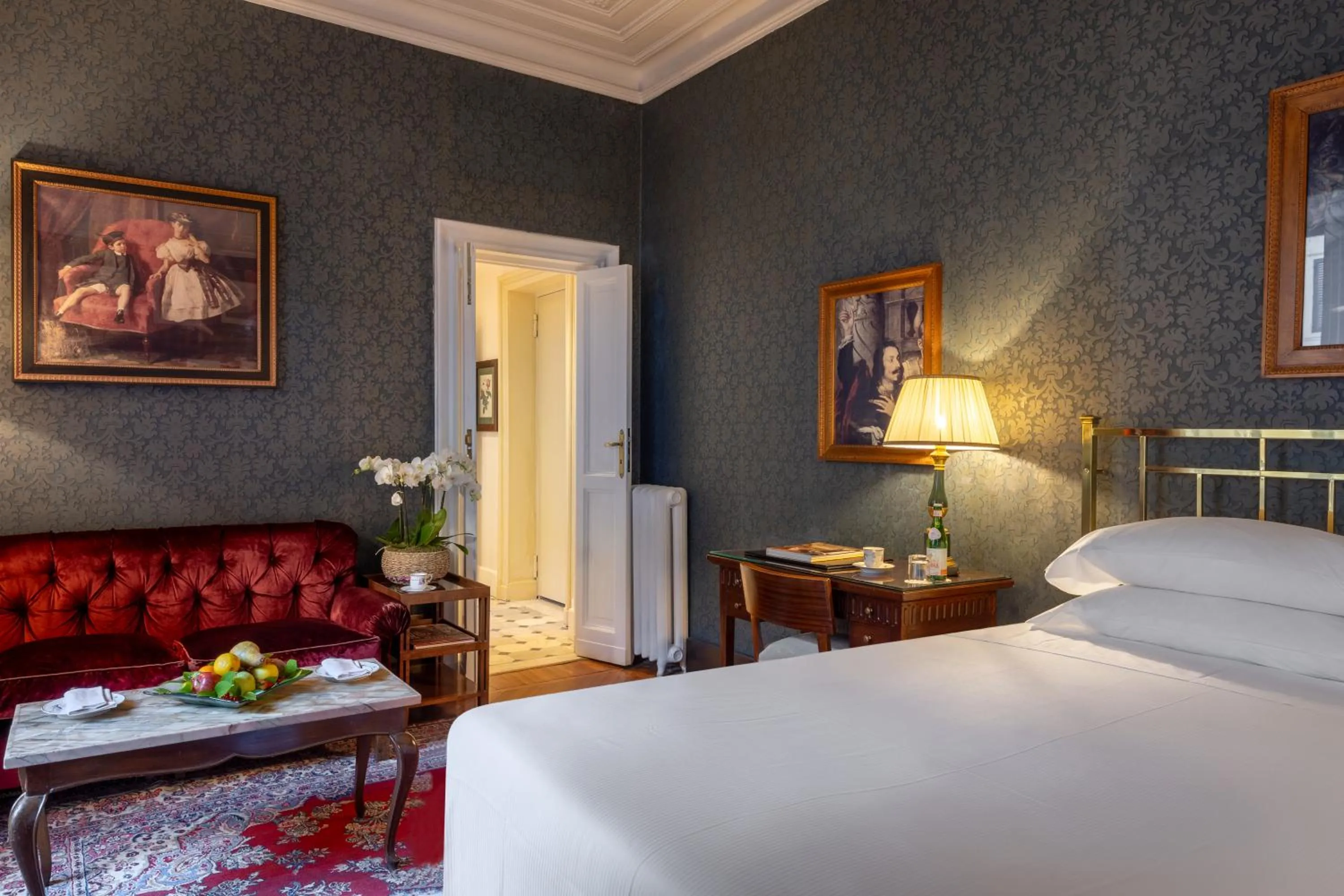 Bedroom, Bed in Grand Hotel Plaza