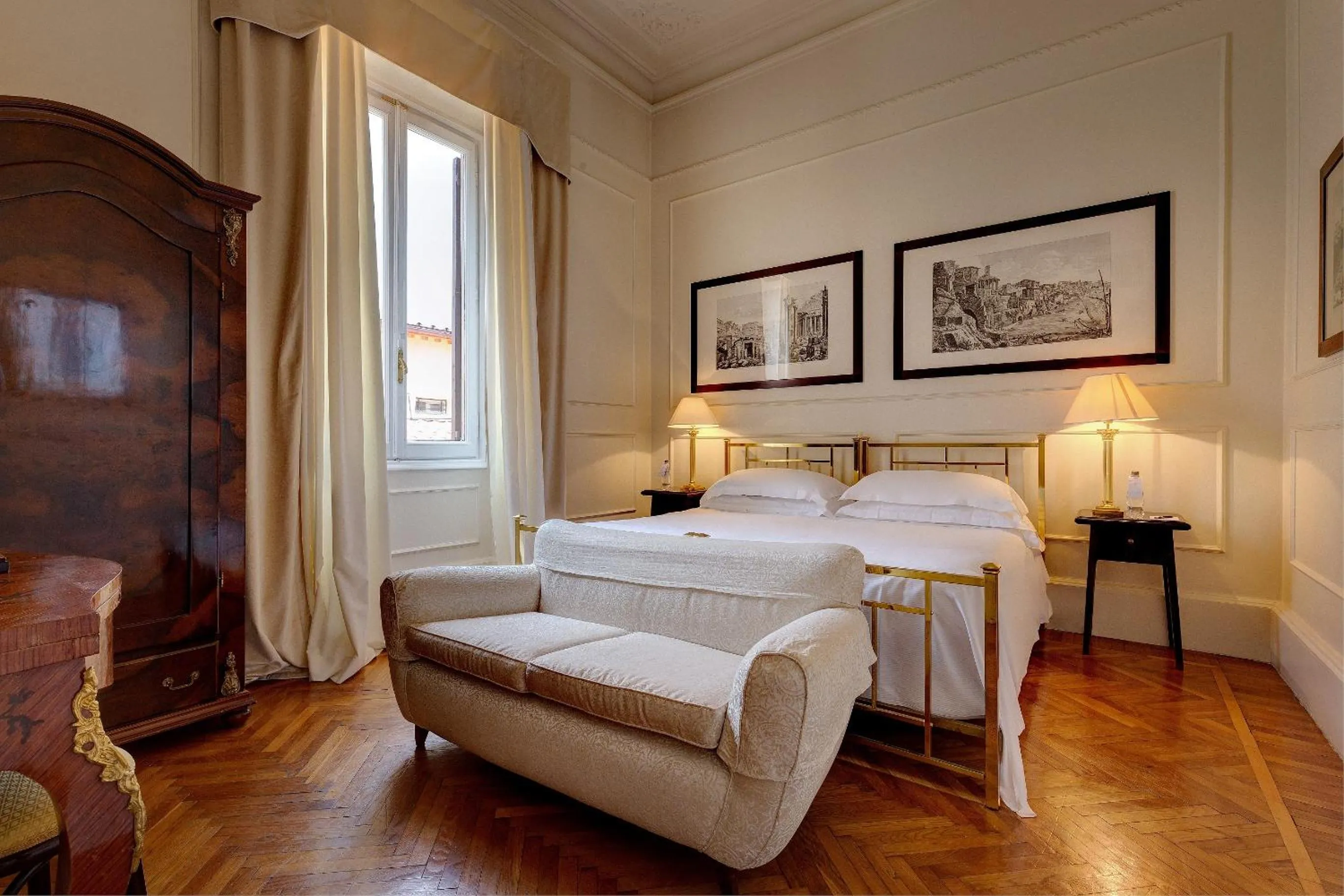 Bed in Grand Hotel Plaza