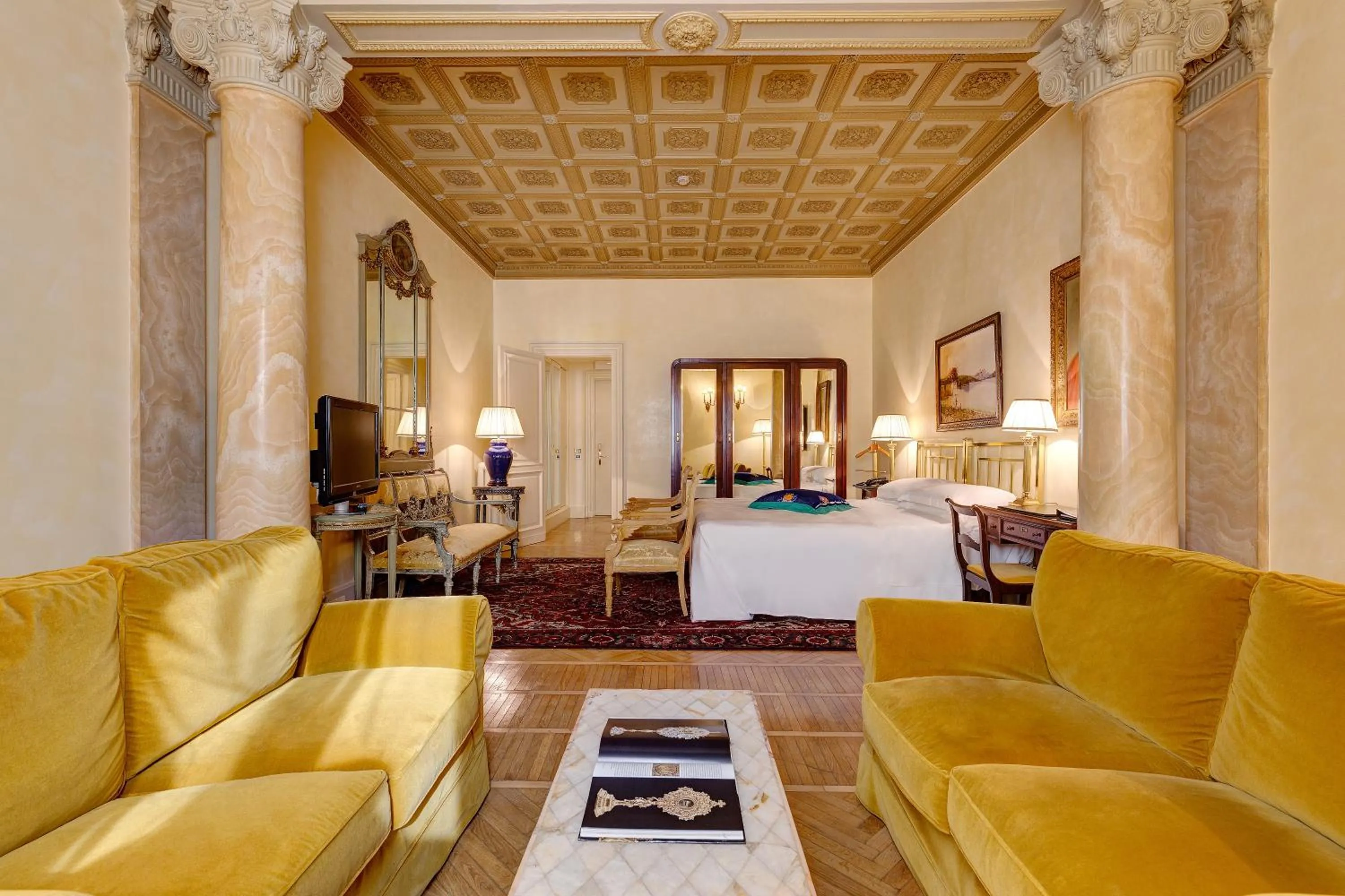 Photo of the whole room, Bed in Grand Hotel Plaza