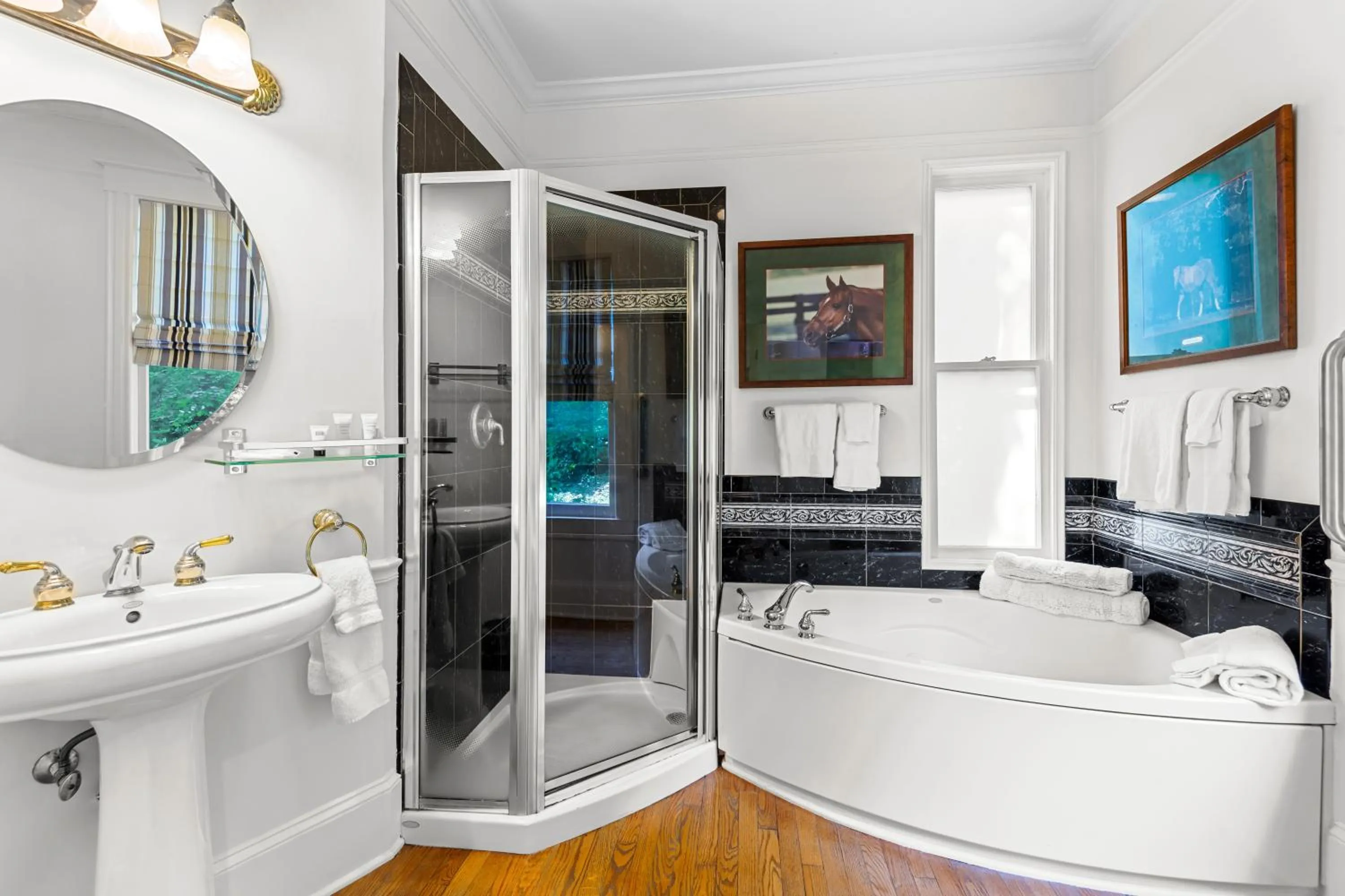 Shower in Benn Conger Inn