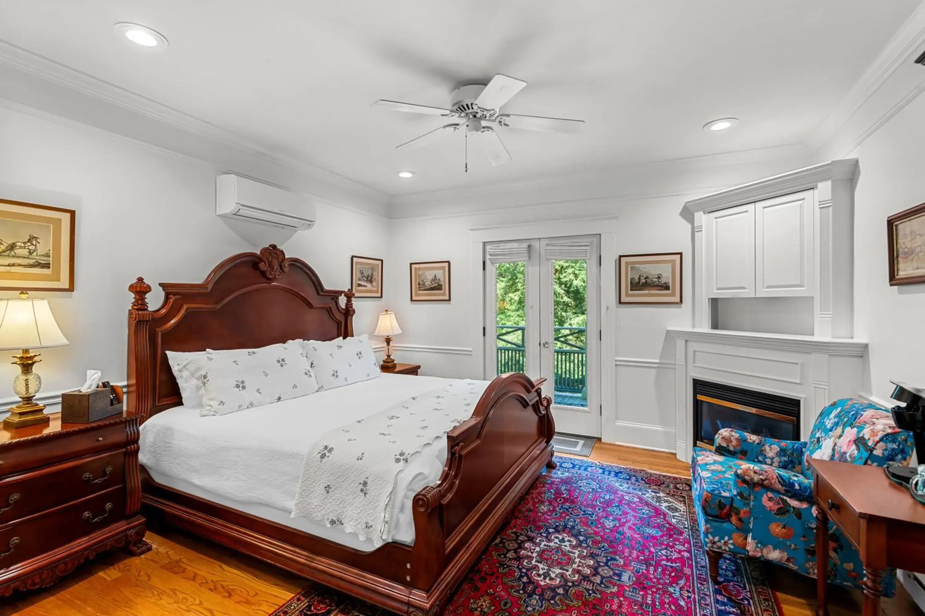 King Room with Balcony in Benn Conger Inn King Room with Balcony in Benn Conger Inn