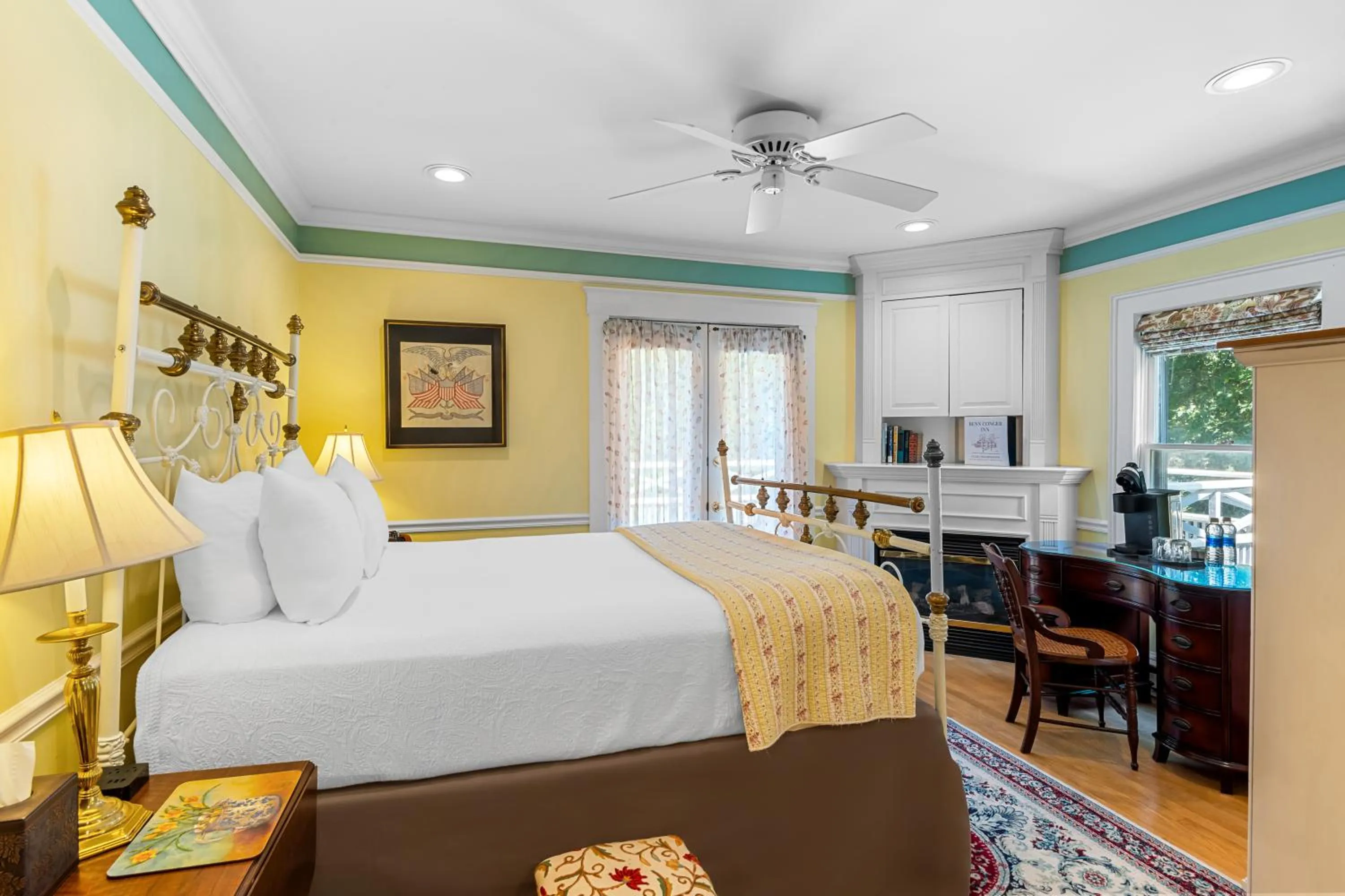 Bed in Benn Conger Inn